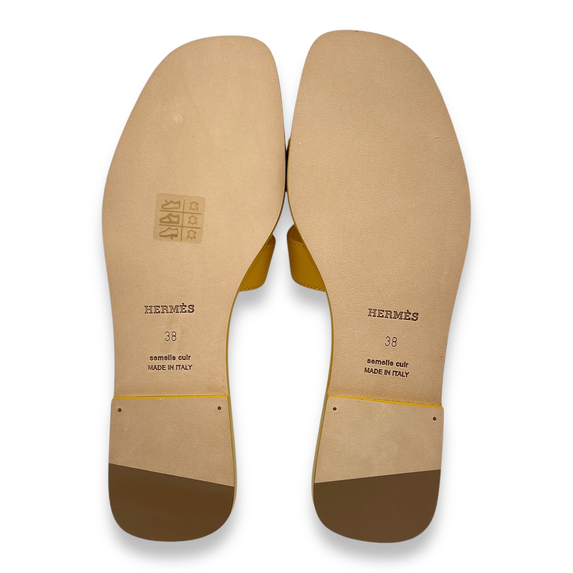 Oran 38 Jaune Laiton Sandals in Epsom