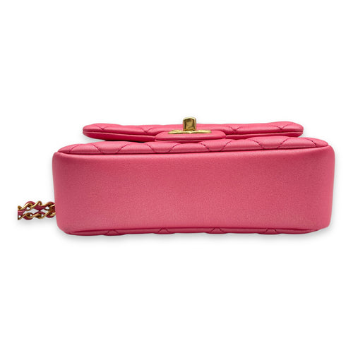 Seasonal Flap with Pearl Chain Handle 17x12x5 cm Pink Crossbody Bag in Lambskin, Gold hardware