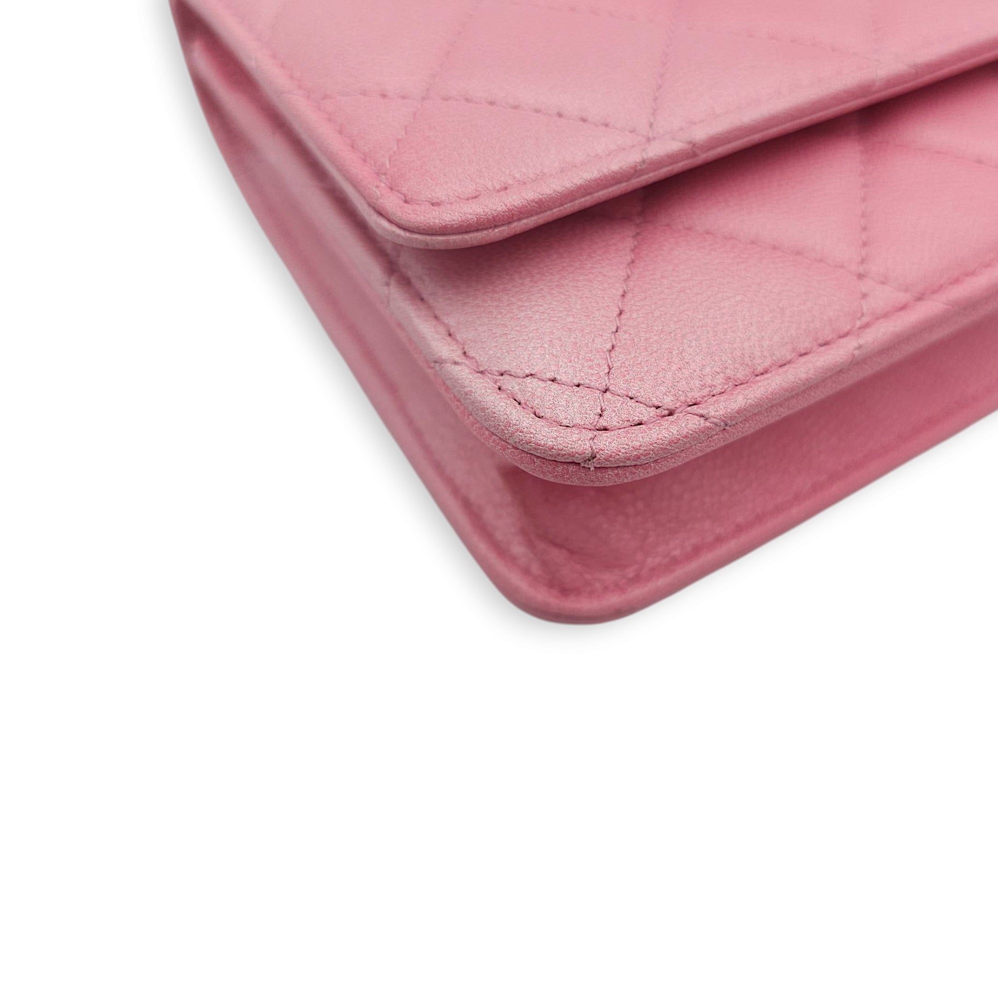 Classic Pink Wallet On Chain in Calfskin, Gold hardware