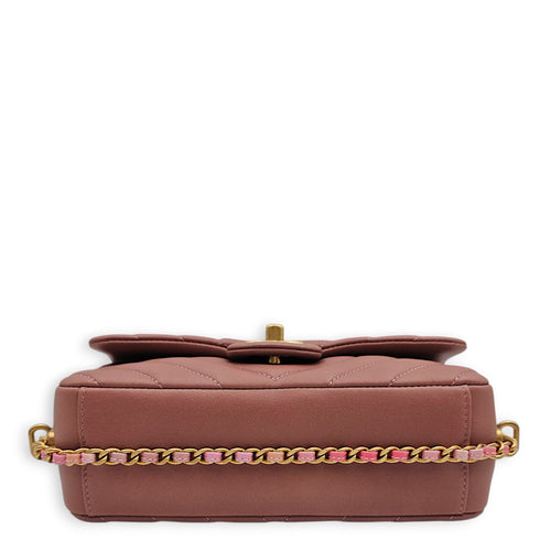 Chain Around Chevron Mini Flap 21x14x6cm Dusty Rose Crossbody Bag in Lambskin, Gold hardware