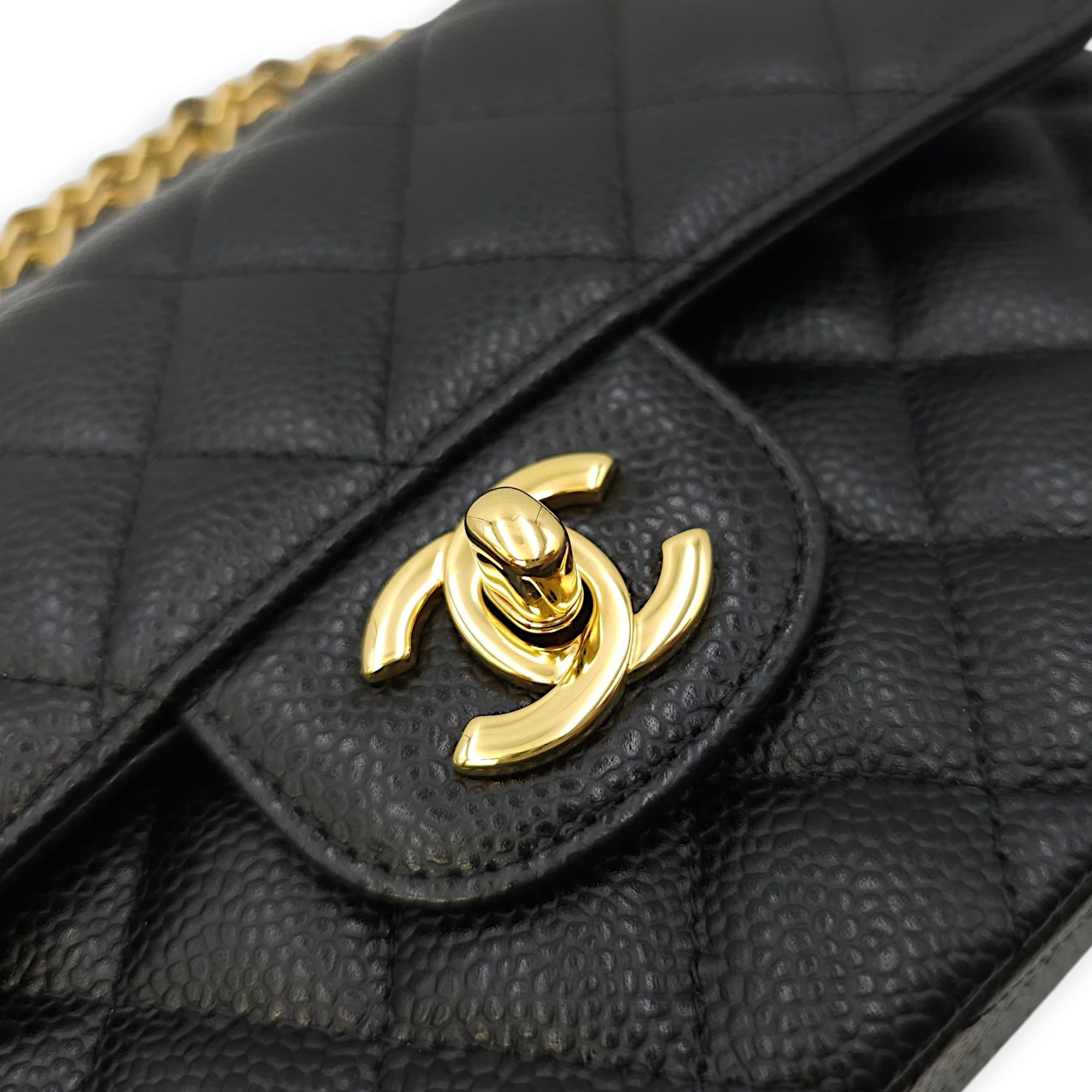 Classic (DF) Small Black Shoulder Bag in Caviar Leather, Gold hardware