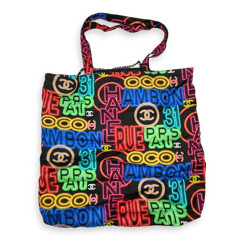 Graffiti Foldable 2021 Shoulder Bag in Caviar, Fabric Gold hardware