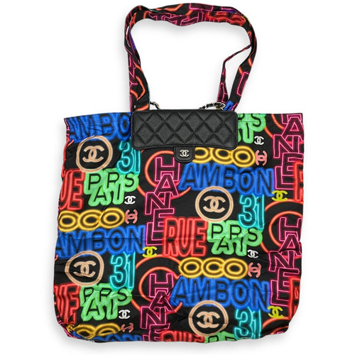 Graffiti Foldable 2021 Shoulder Bag in Caviar, Fabric Gold hardware
