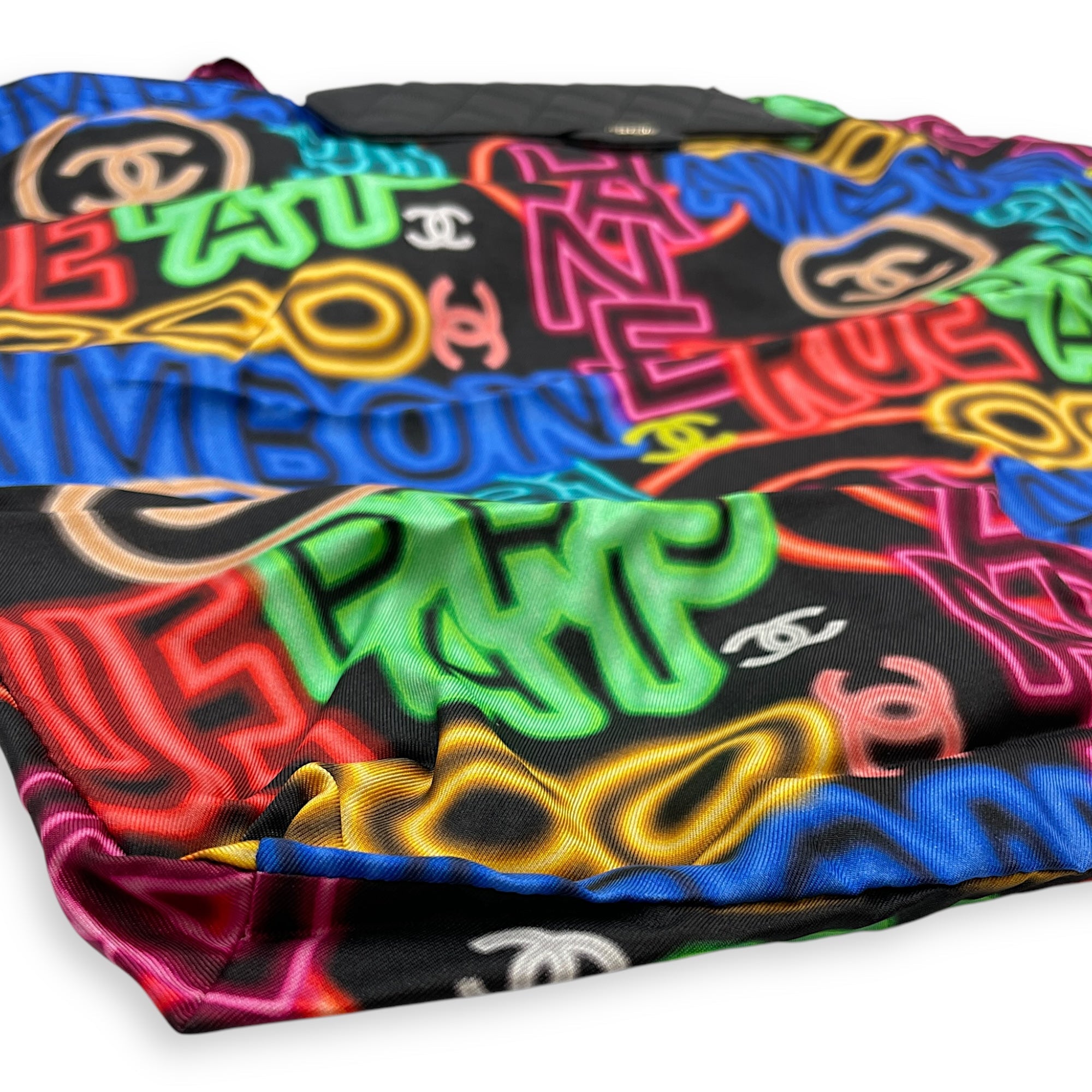 Graffiti Foldable 2021 Shoulder Bag in Caviar, Fabric Gold hardware