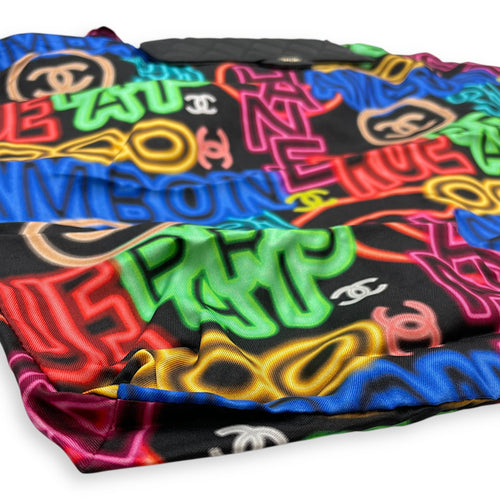 Graffiti Foldable 2021 Shoulder Bag in Caviar, Fabric Gold hardware