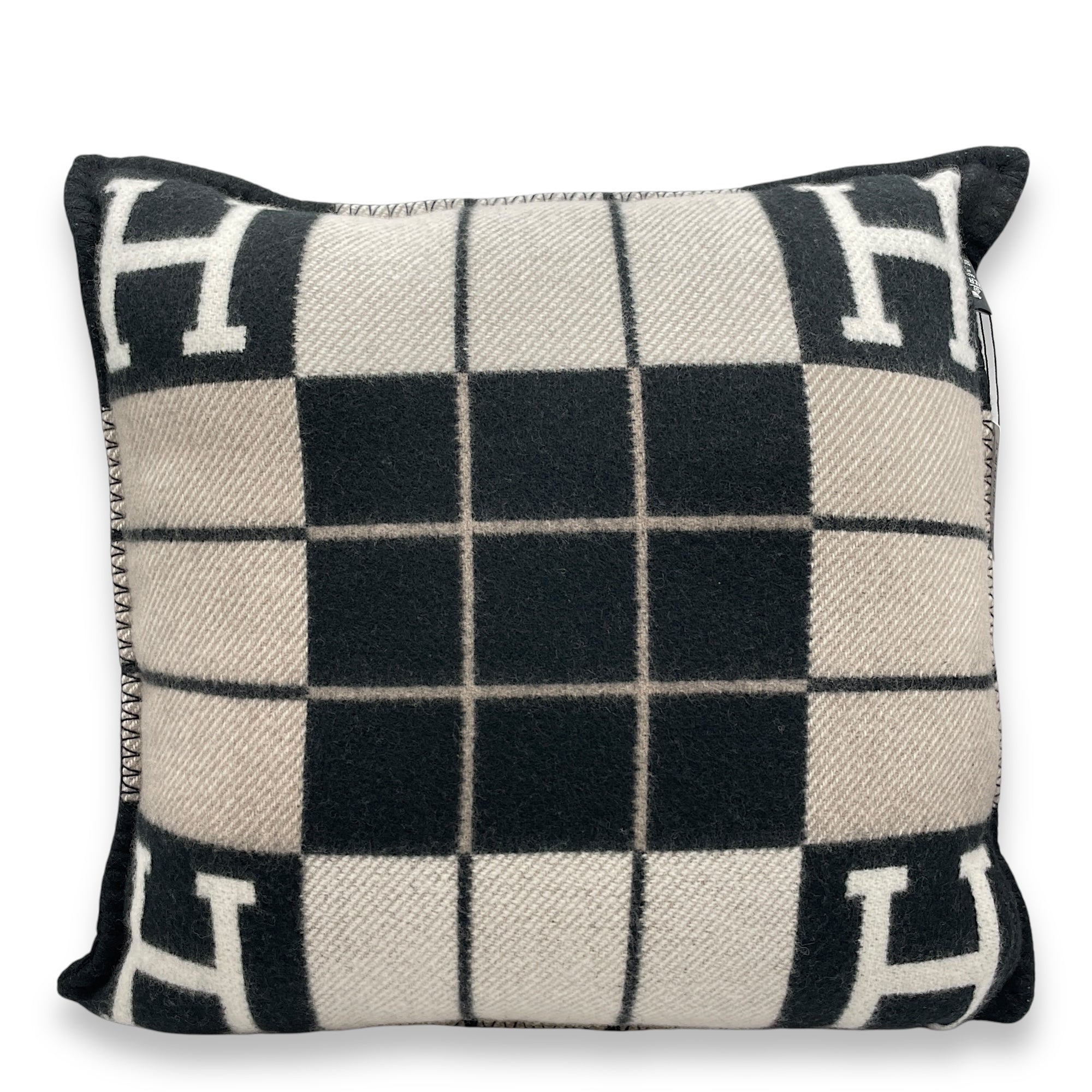 Avalon III PM Black Pillow