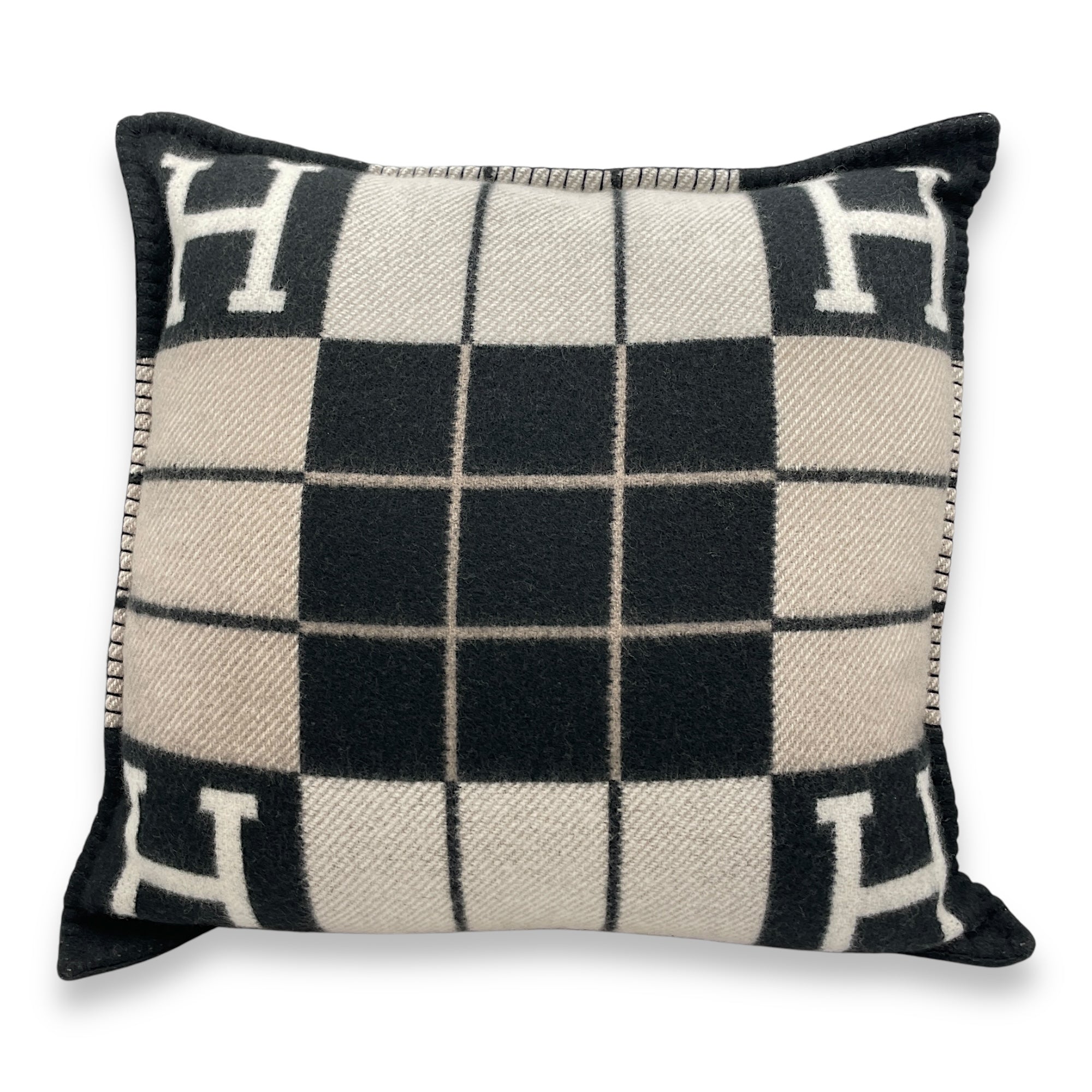 Avalon III PM Black Pillow
