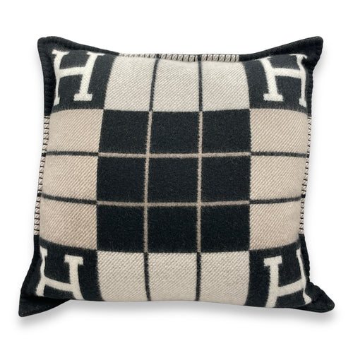 Avalon III PM Black Pillow