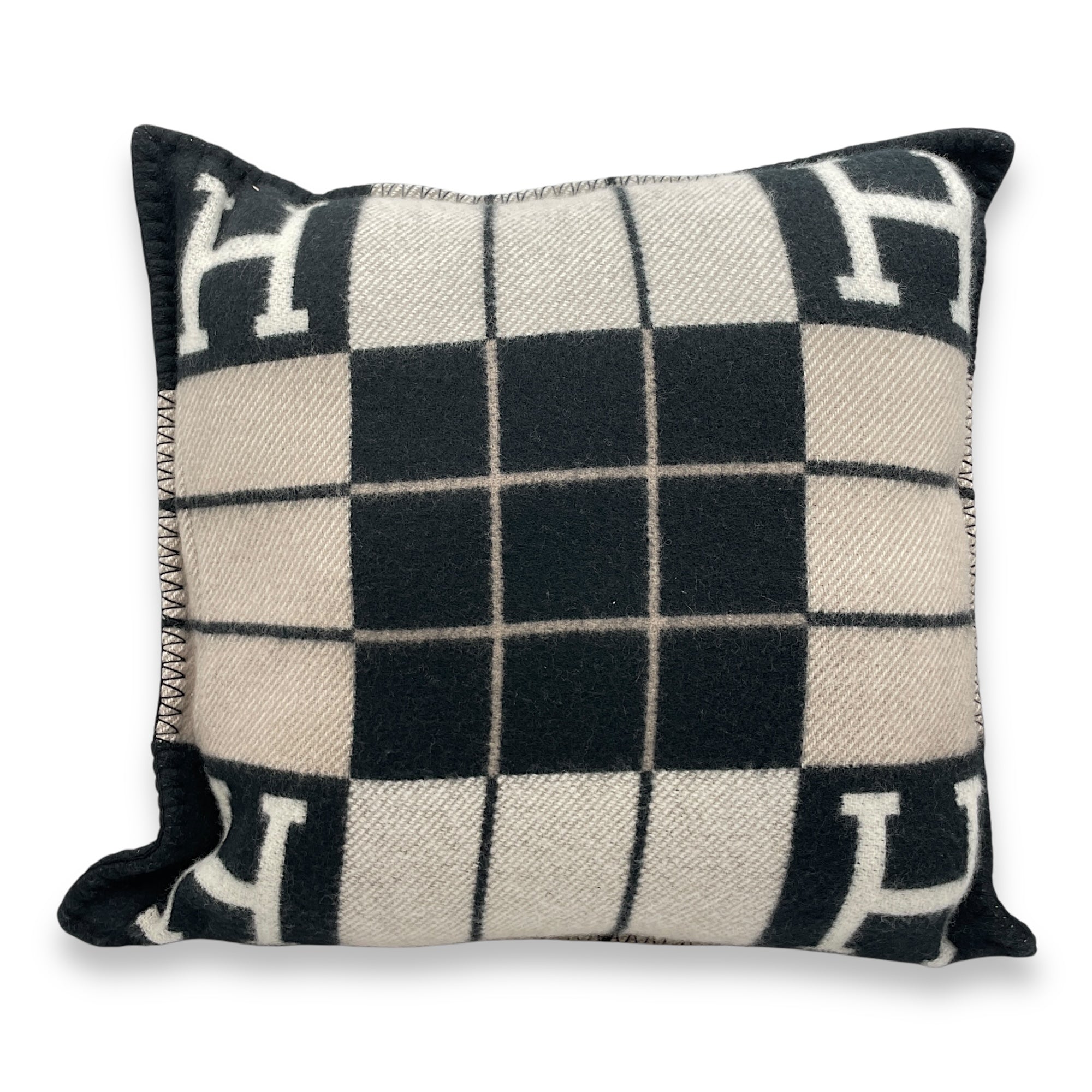 Avalon III PM Black Pillow