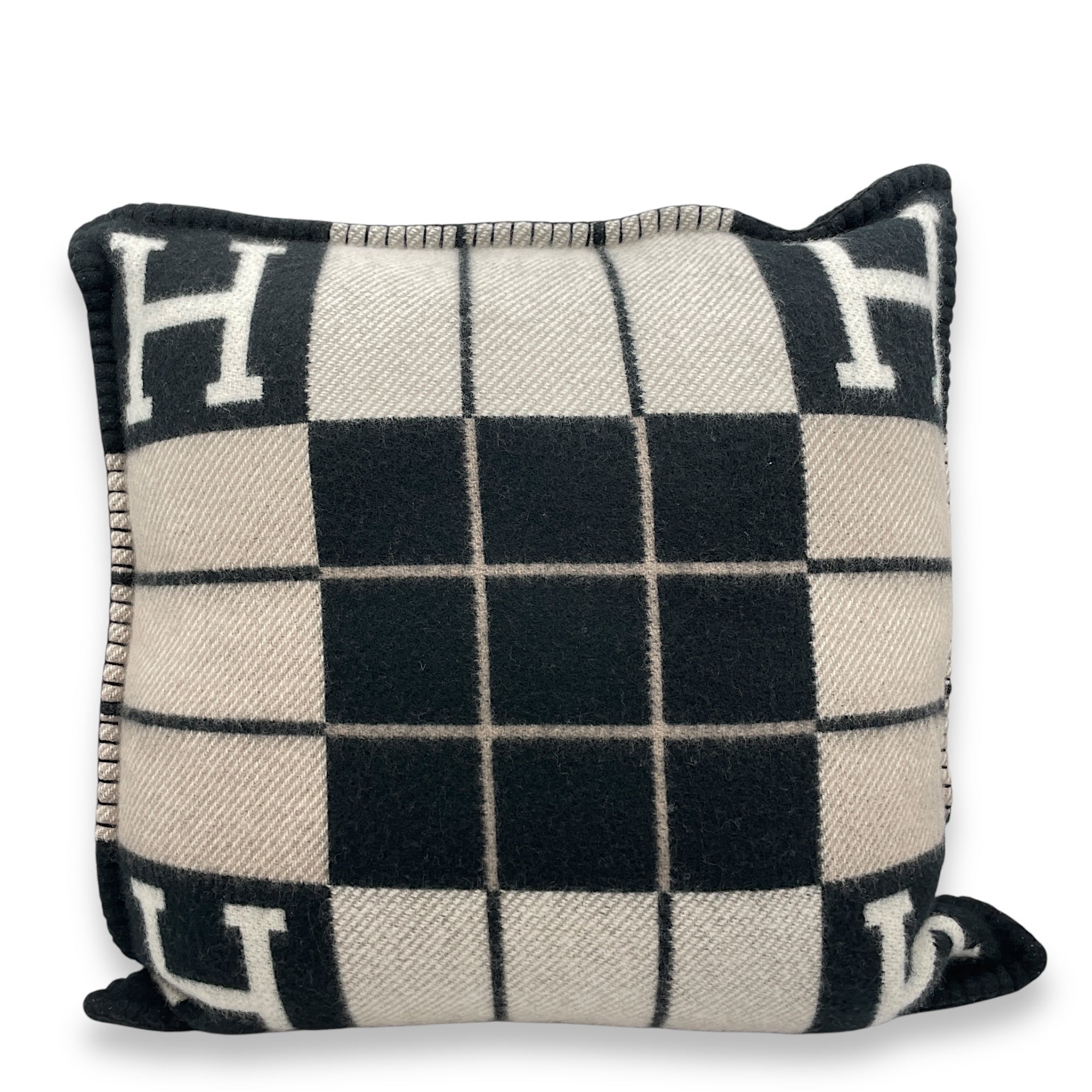 Avalon III PM Black Pillow