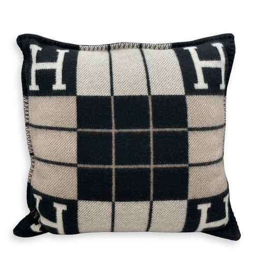 Avalon III PM Black Pillow