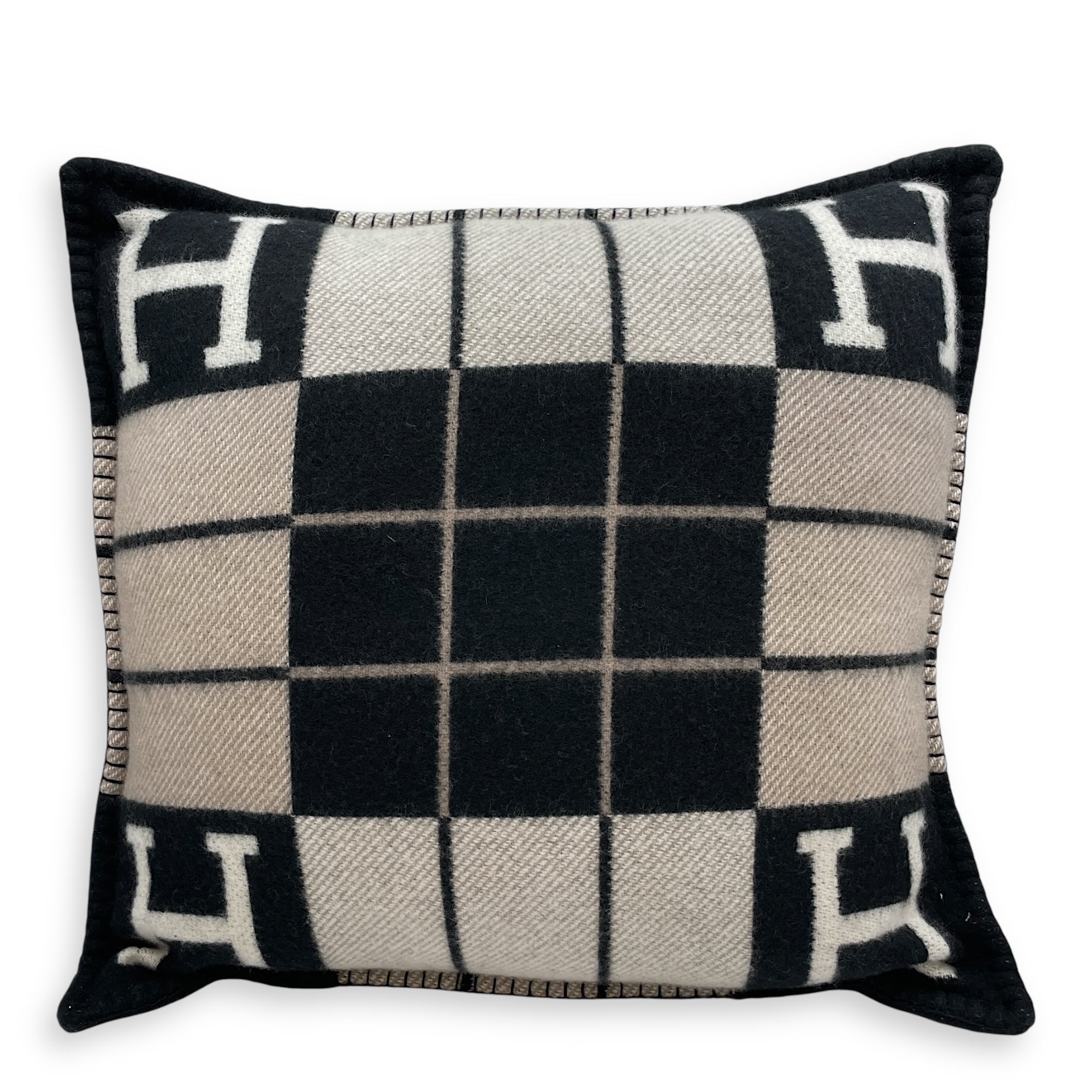 Avalon III PM Black Pillow