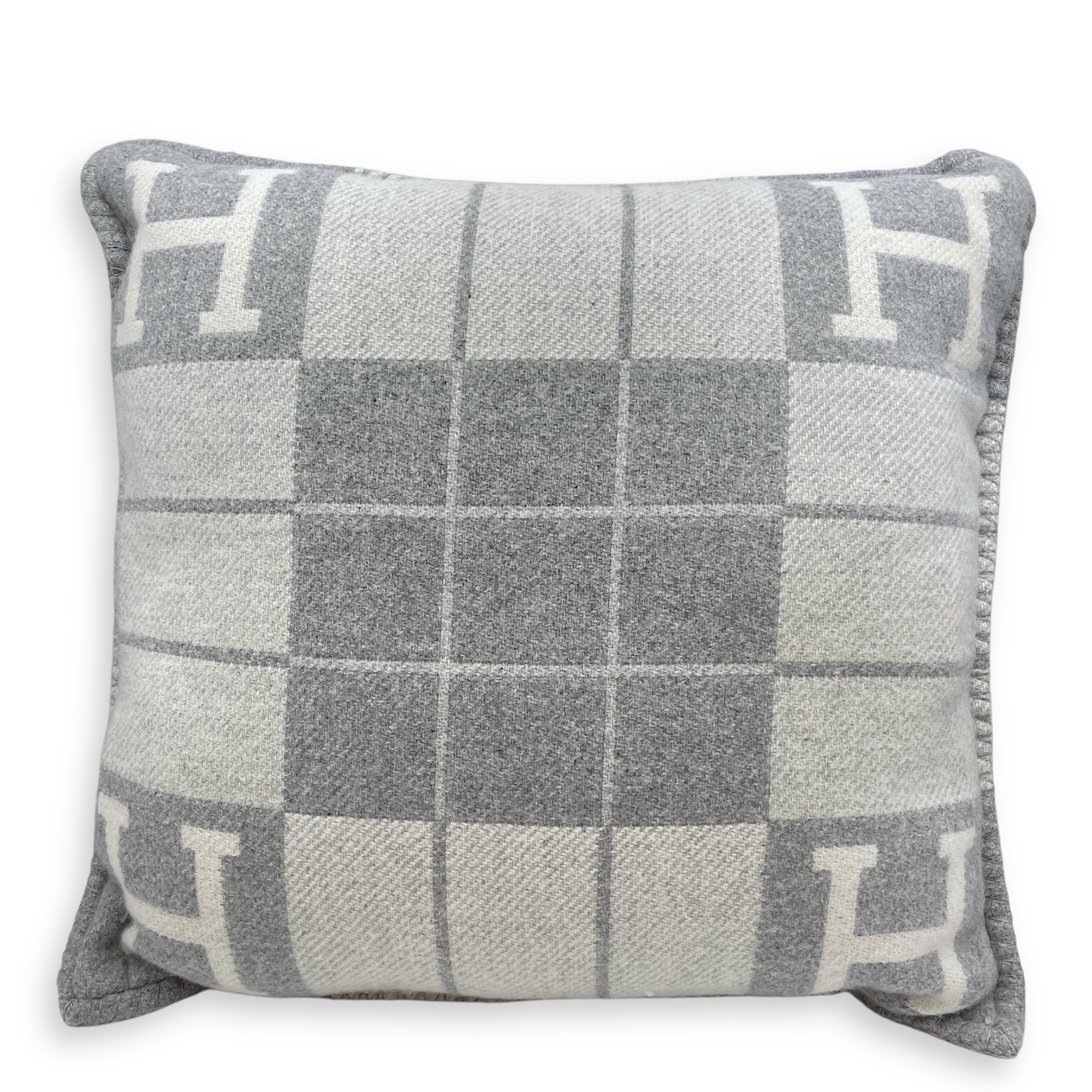 Avalon III PM Gris Clair Pillow