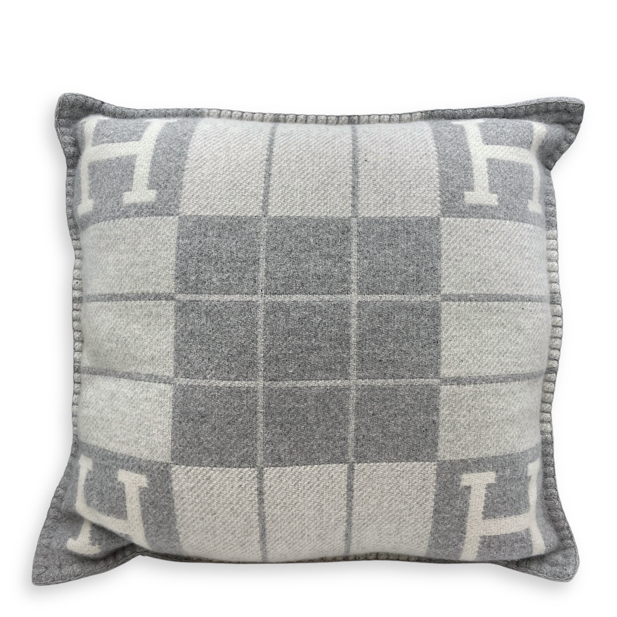 Avalon III PM Gris Clair Pillow