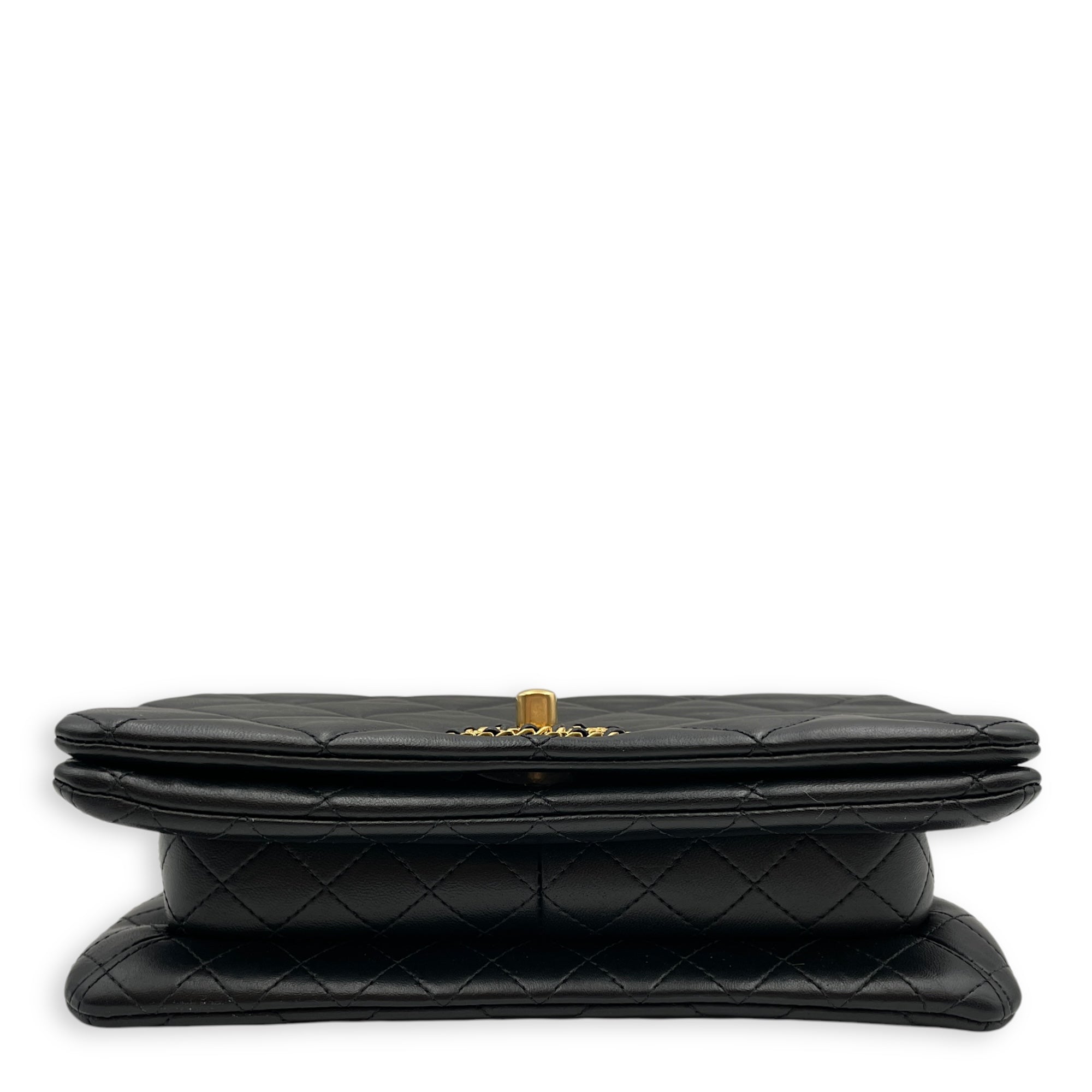 CC Flap Medium Black Shoulder Bag in Lambskin, Gold hardware