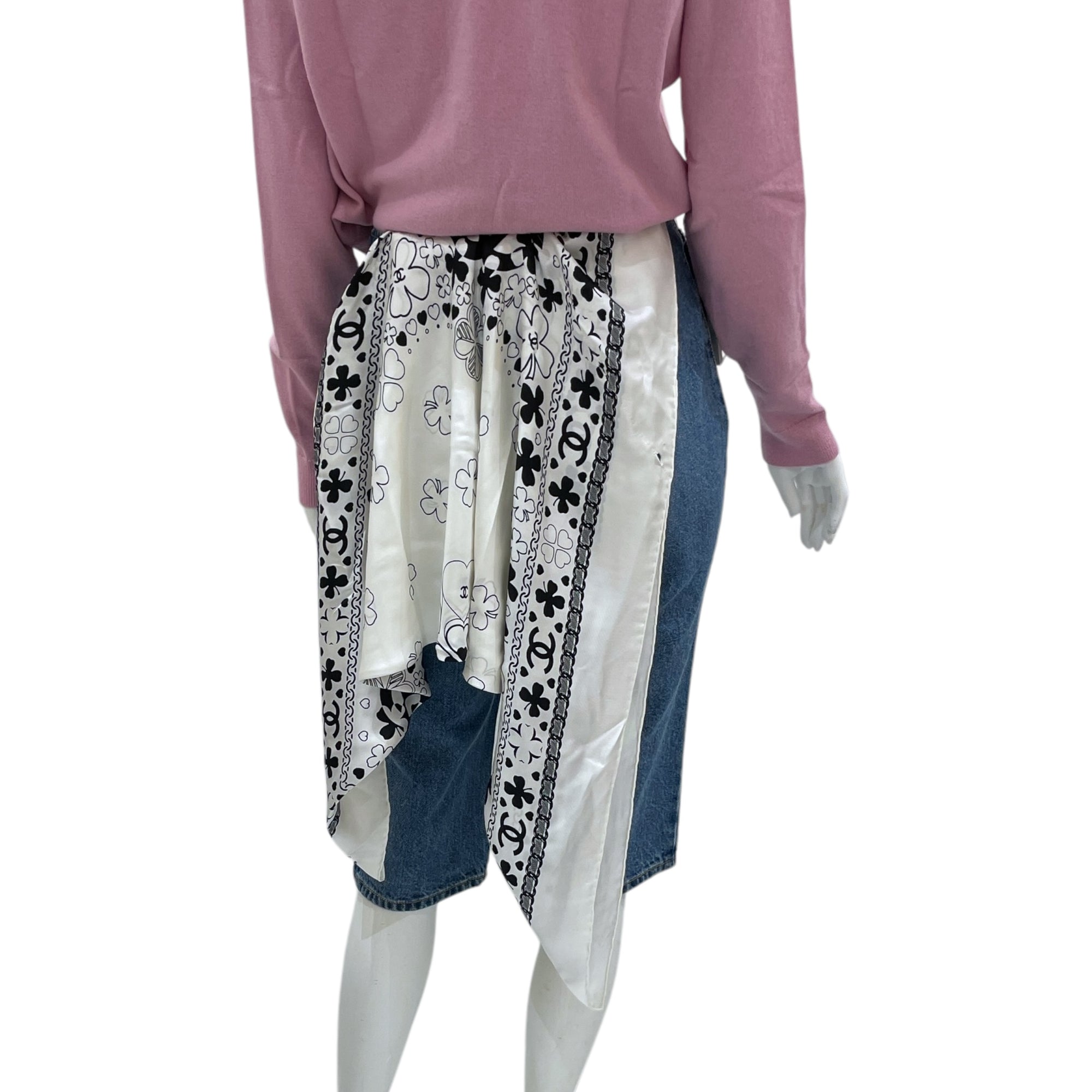 21C 36 Blue Bermuda Shorts with CC & Clover Print Scarf in Cotton, Silk Scarf, Silver hardware