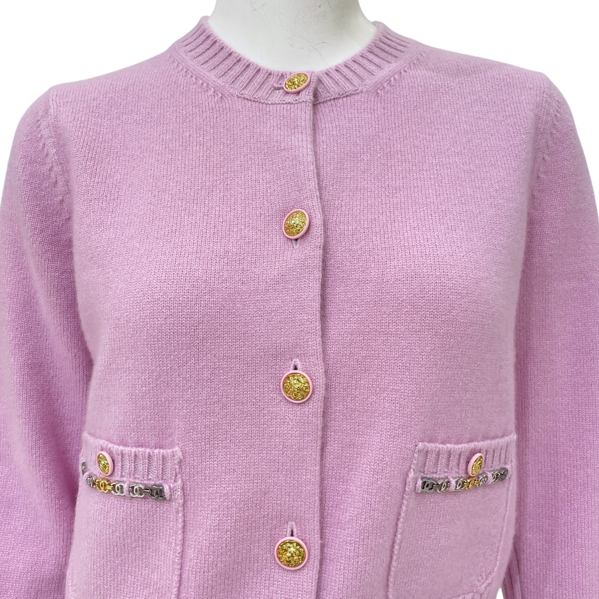 22B CC Chain Leo Button Long-sleeved 34 Light Pink Cardigan in Cashmere, silk, 3-Tone hardware