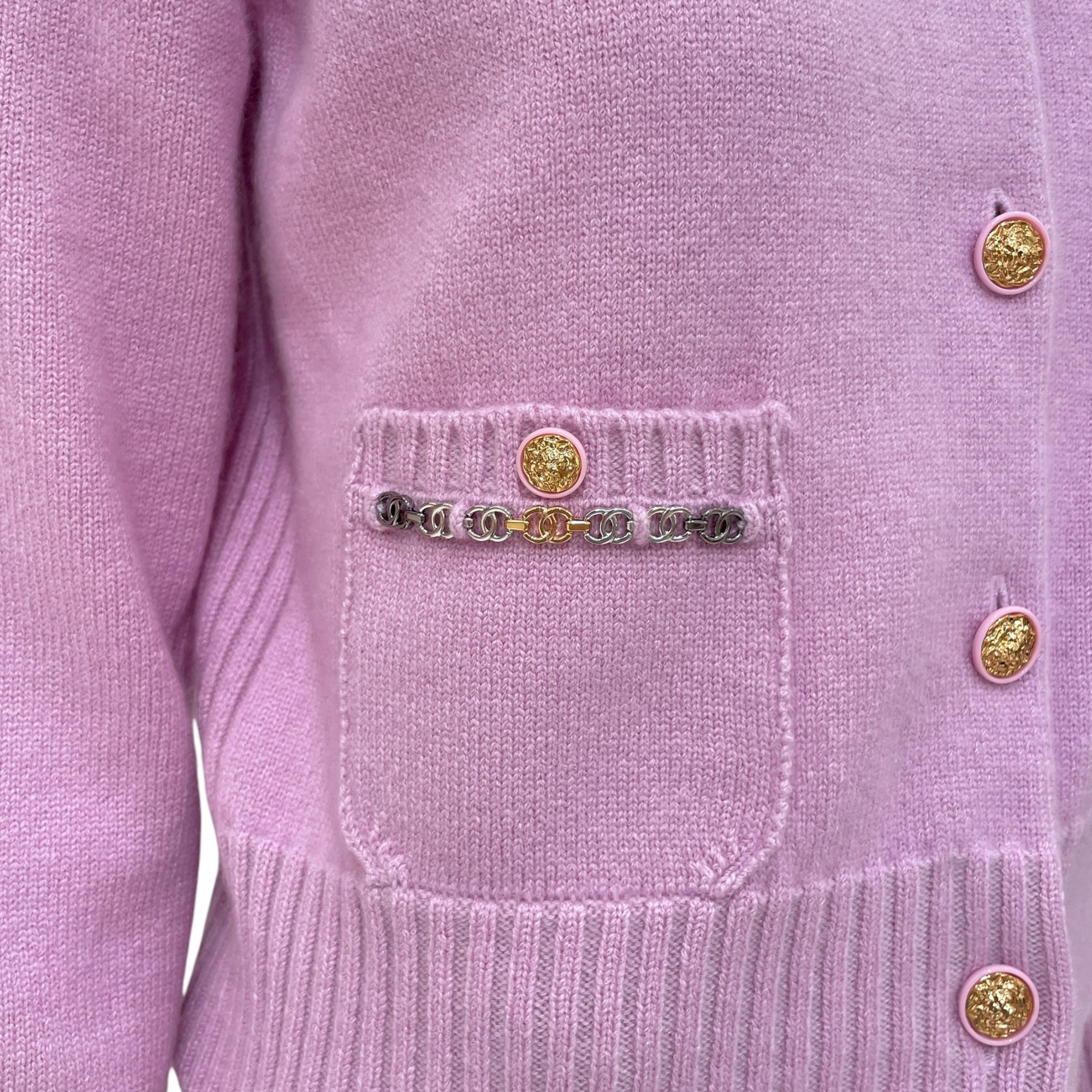 22B CC Chain Leo Button Long-sleeved 34 Light Pink Cardigan in Cashmere, silk, 3-Tone hardware