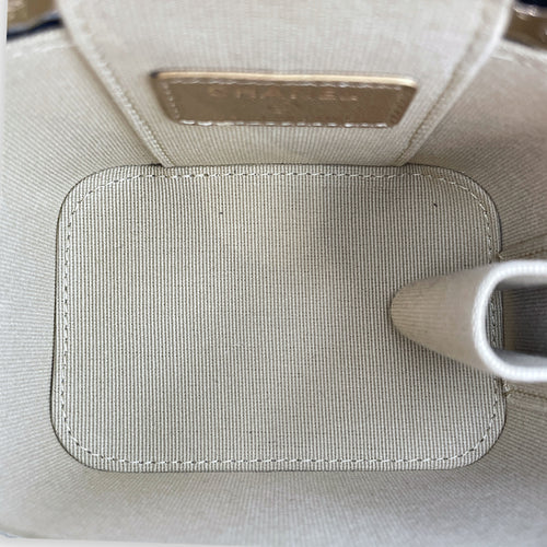 Pearl Crush Mini Black Vanity Bag in Lambskin, Gold hardware