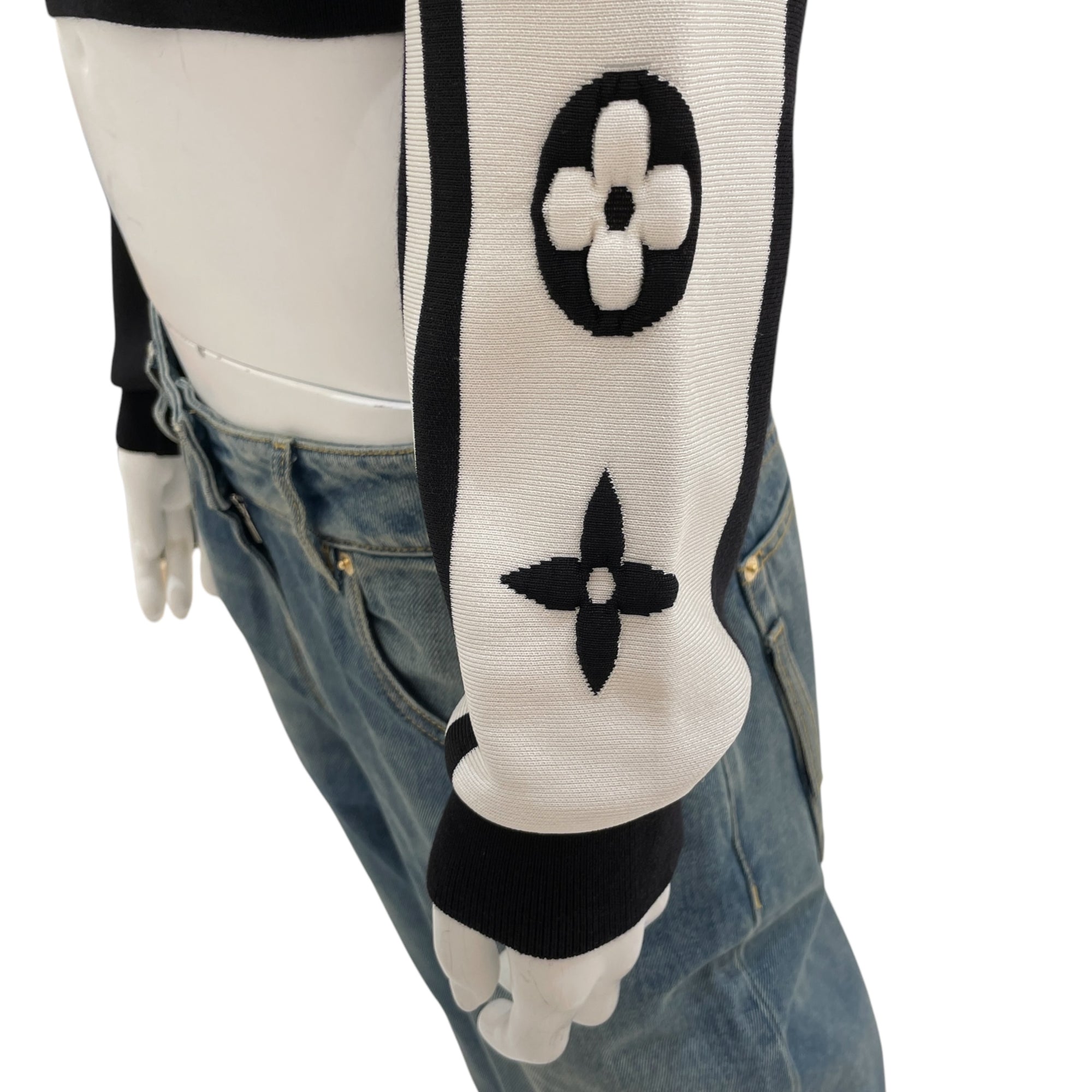 2022 Runway Floral Motifs Black/White Cropped Sweater in Polyamide, Silk, Wool, Elastane