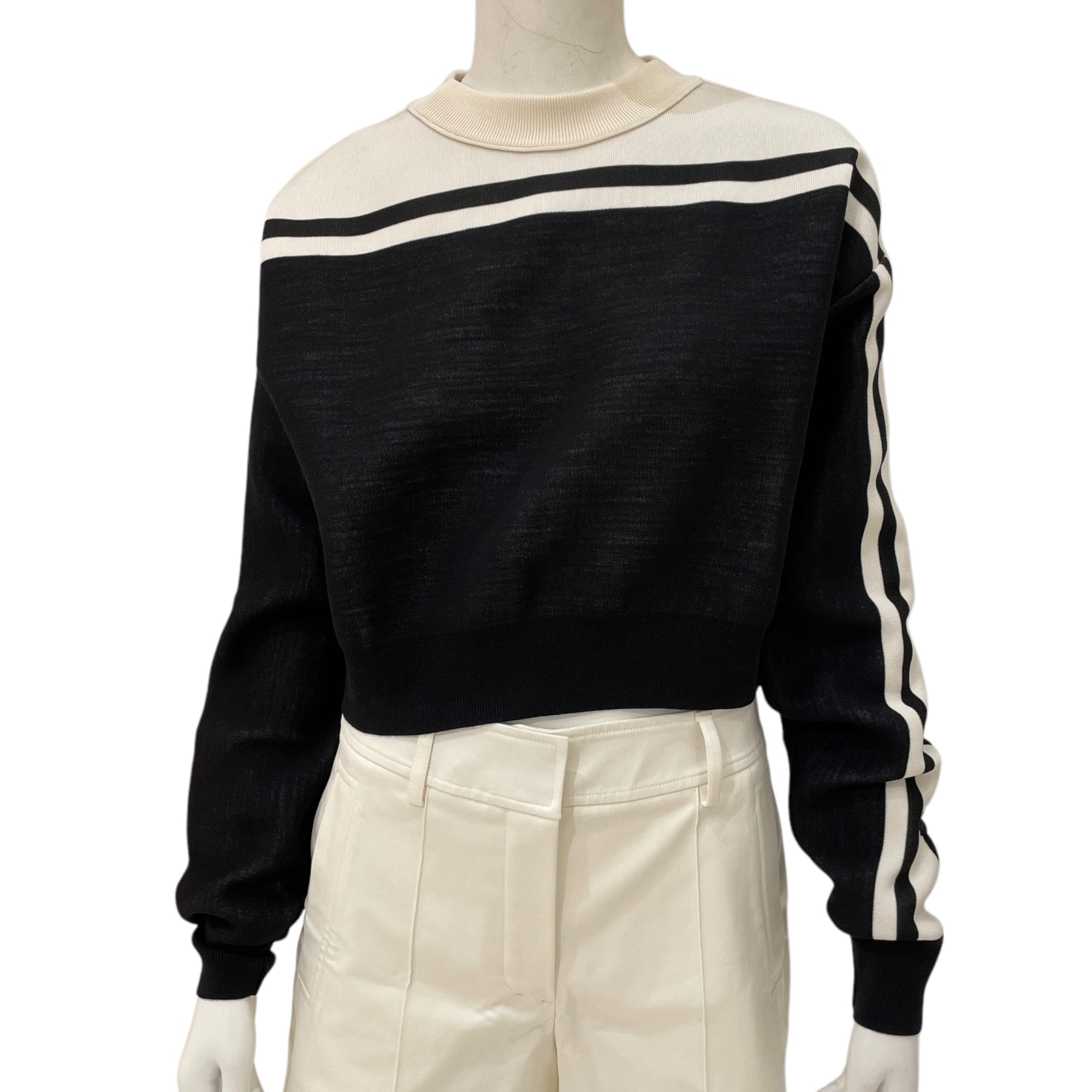2022 Runway Floral Motifs Black/White Cropped Sweater in Polyamide, Silk, Wool, Elastane