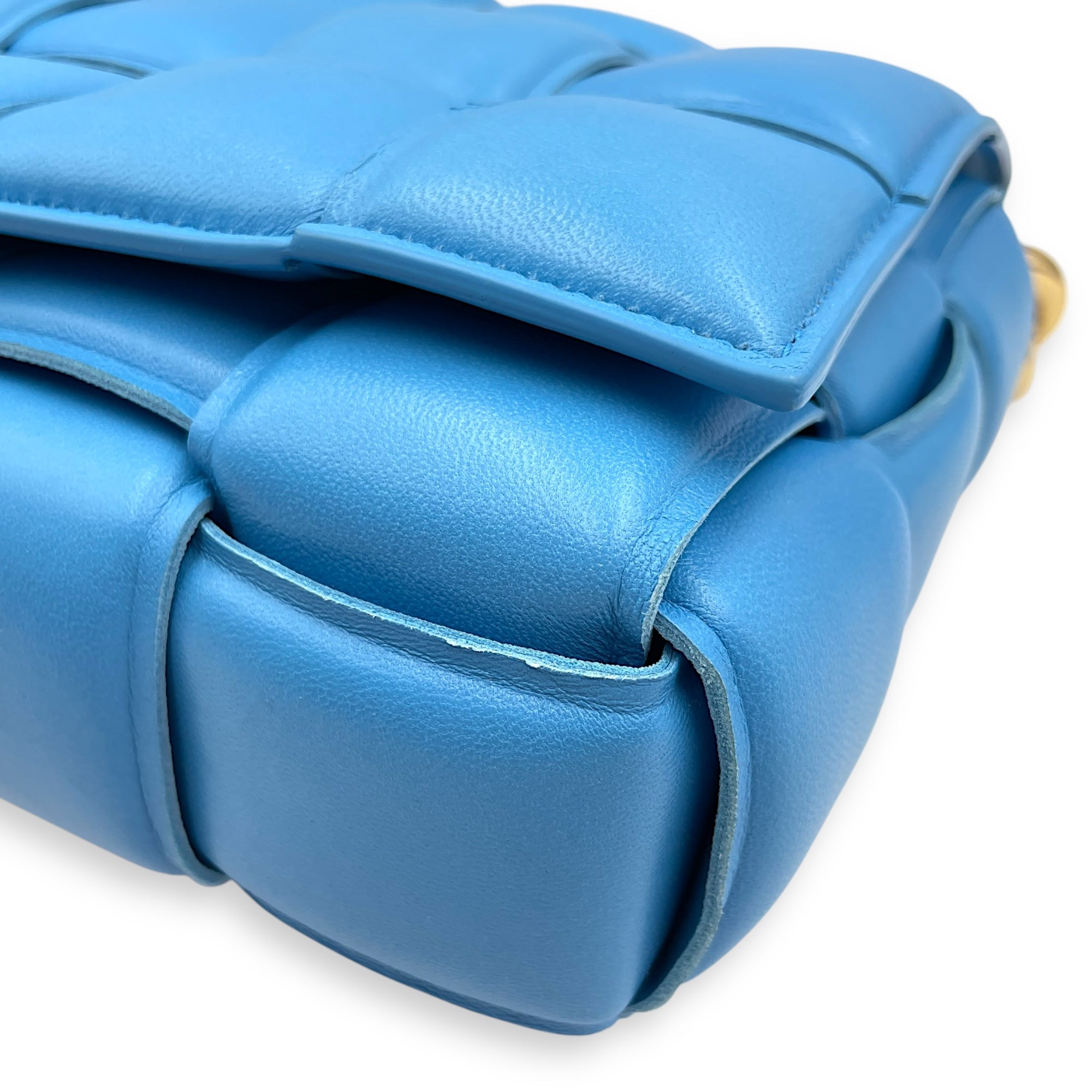Cassette leather Blue Crossbody Bag in Nappa Leather, Gold hardware