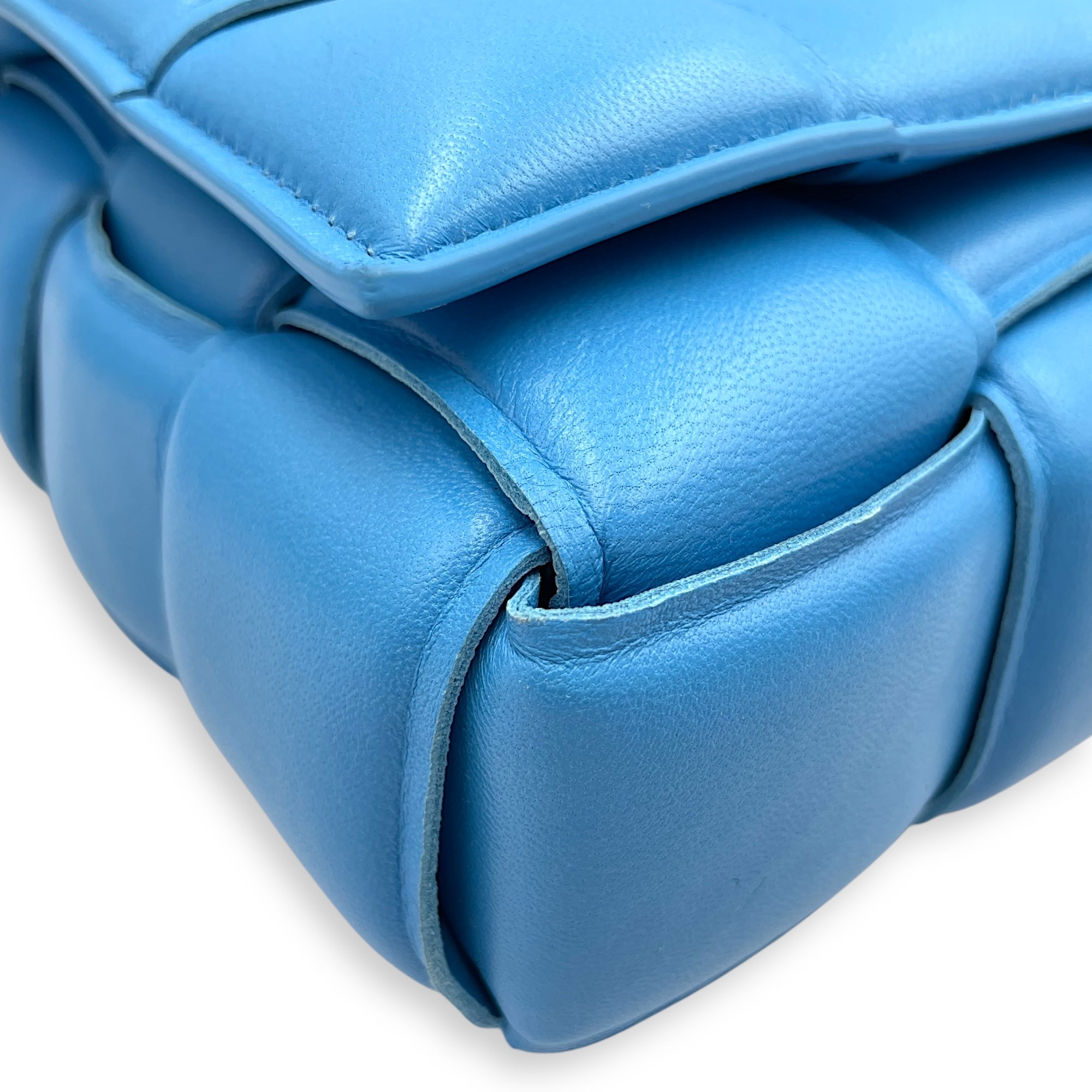 Cassette leather Blue Crossbody Bag in Nappa Leather, Gold hardware