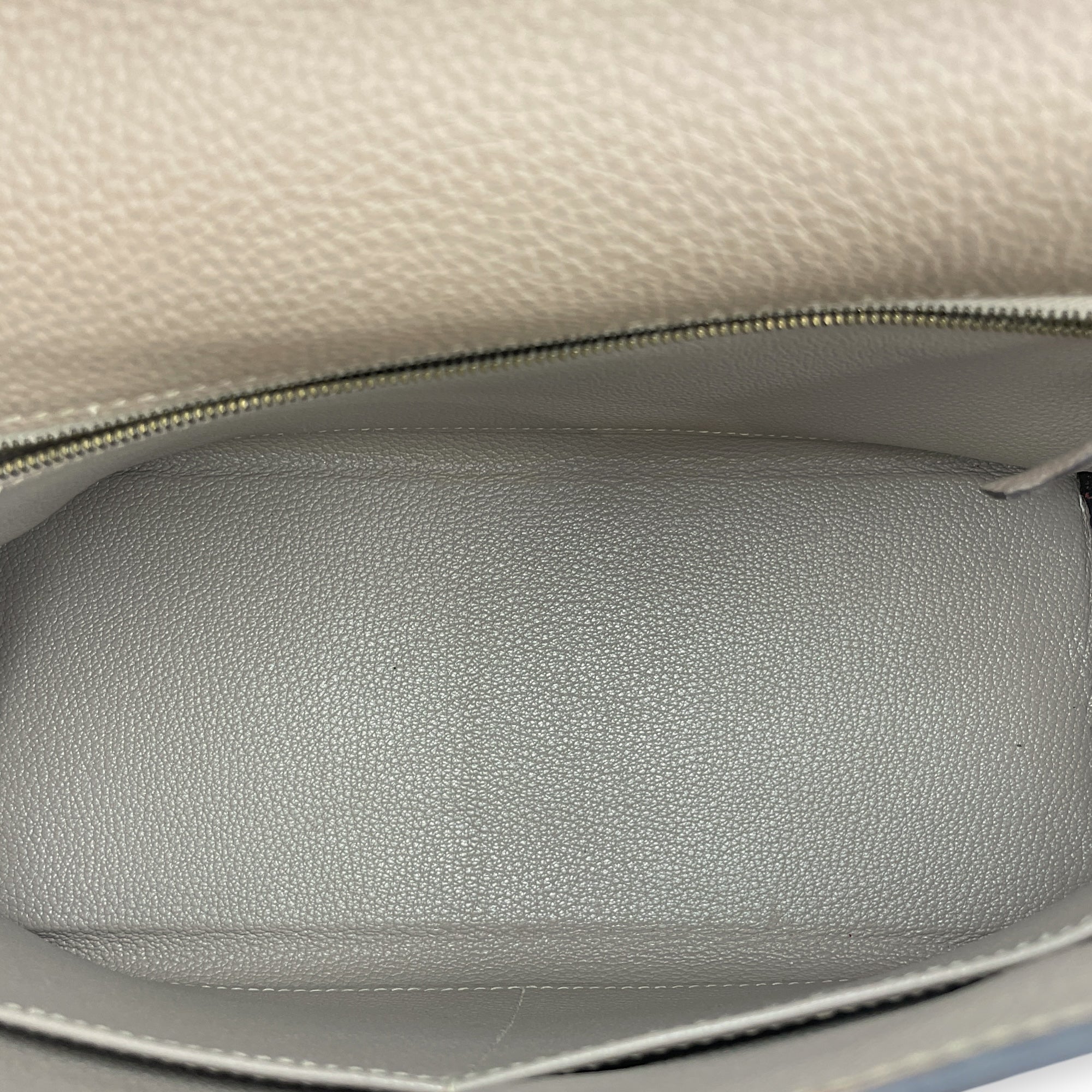 Kelly 28 Gris Tourterelle in Togo, Gold hardware