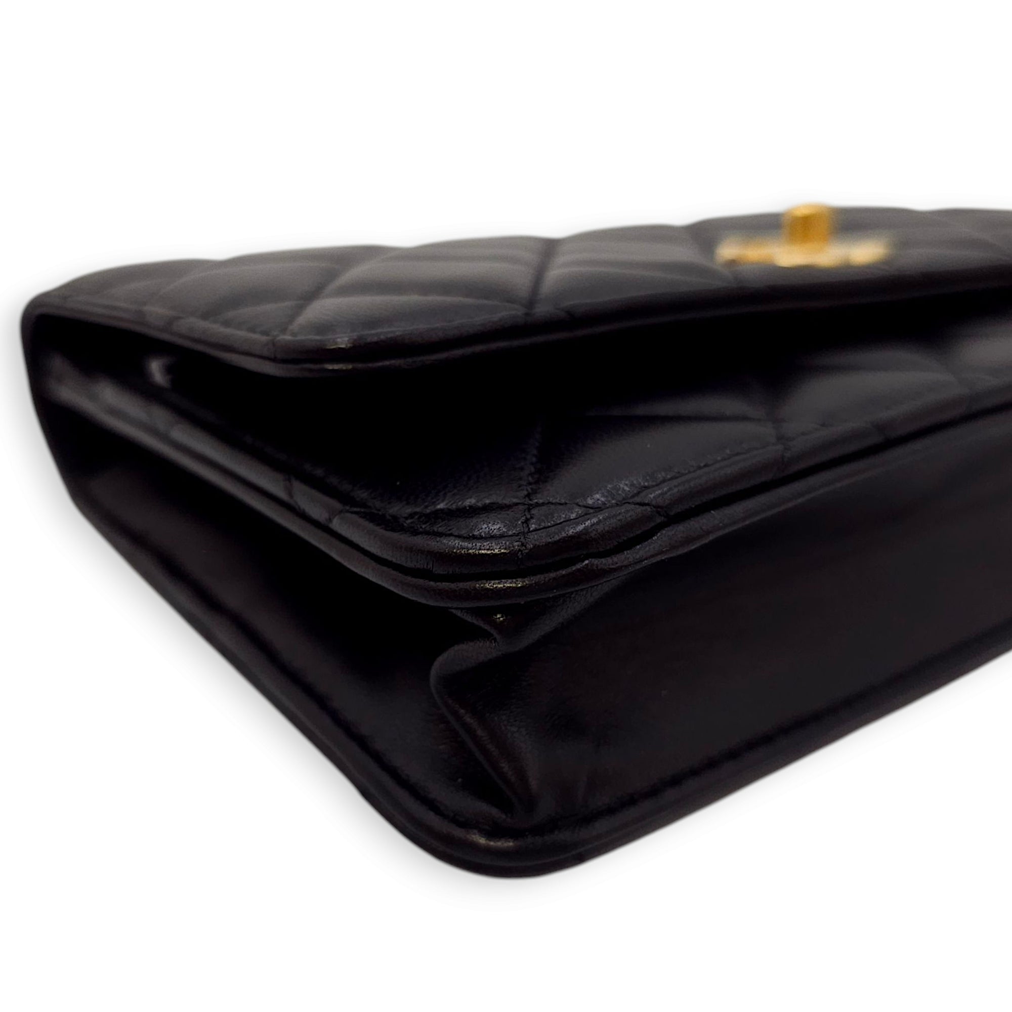 Pearl Crush CC Lock Black Wallet On Chain in Lambskin, Gold hardware