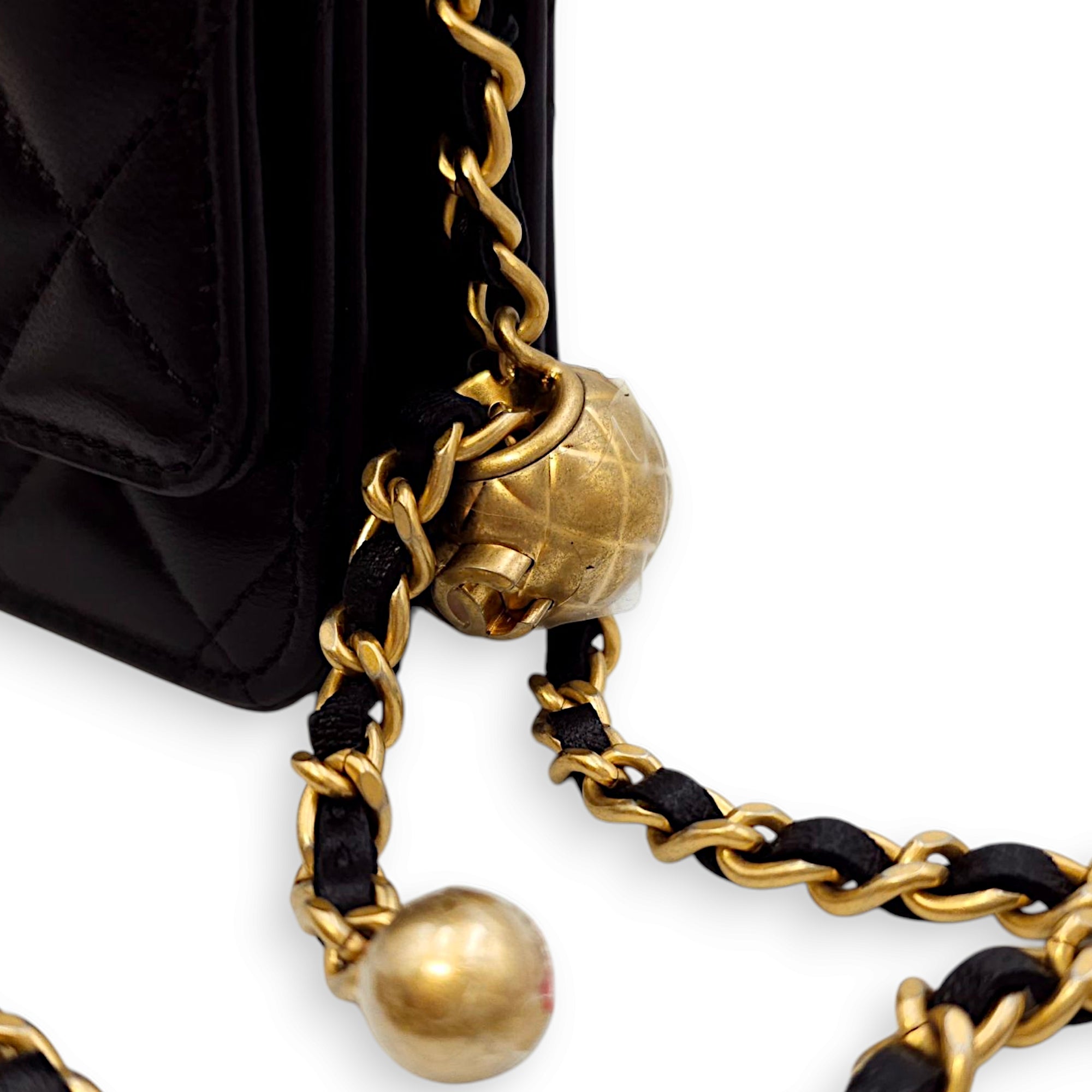 Pearl Crush CC Lock Black Wallet On Chain in Lambskin, Gold hardware