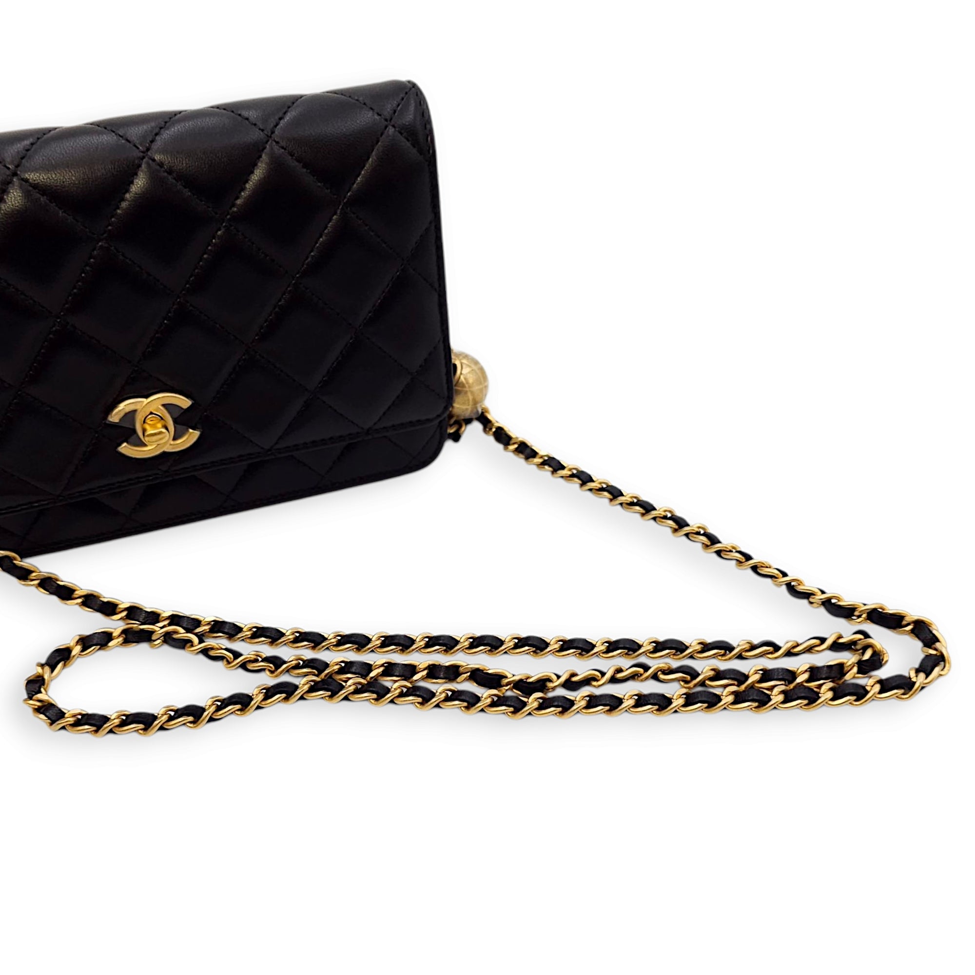 Pearl Crush CC Lock Black Wallet On Chain in Lambskin, Gold hardware
