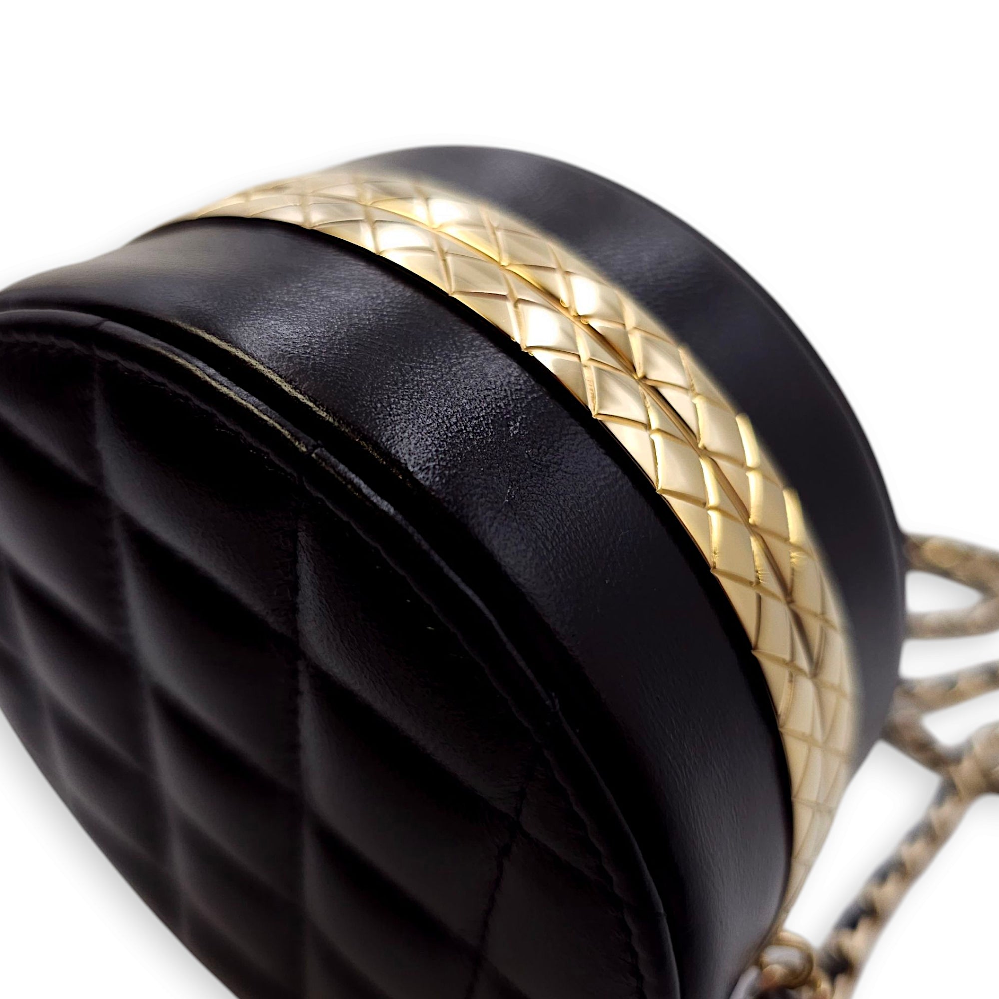 Quilted Filigree Chain Around Circle Black Crossbody Bag in Lambskin, Gold hardware