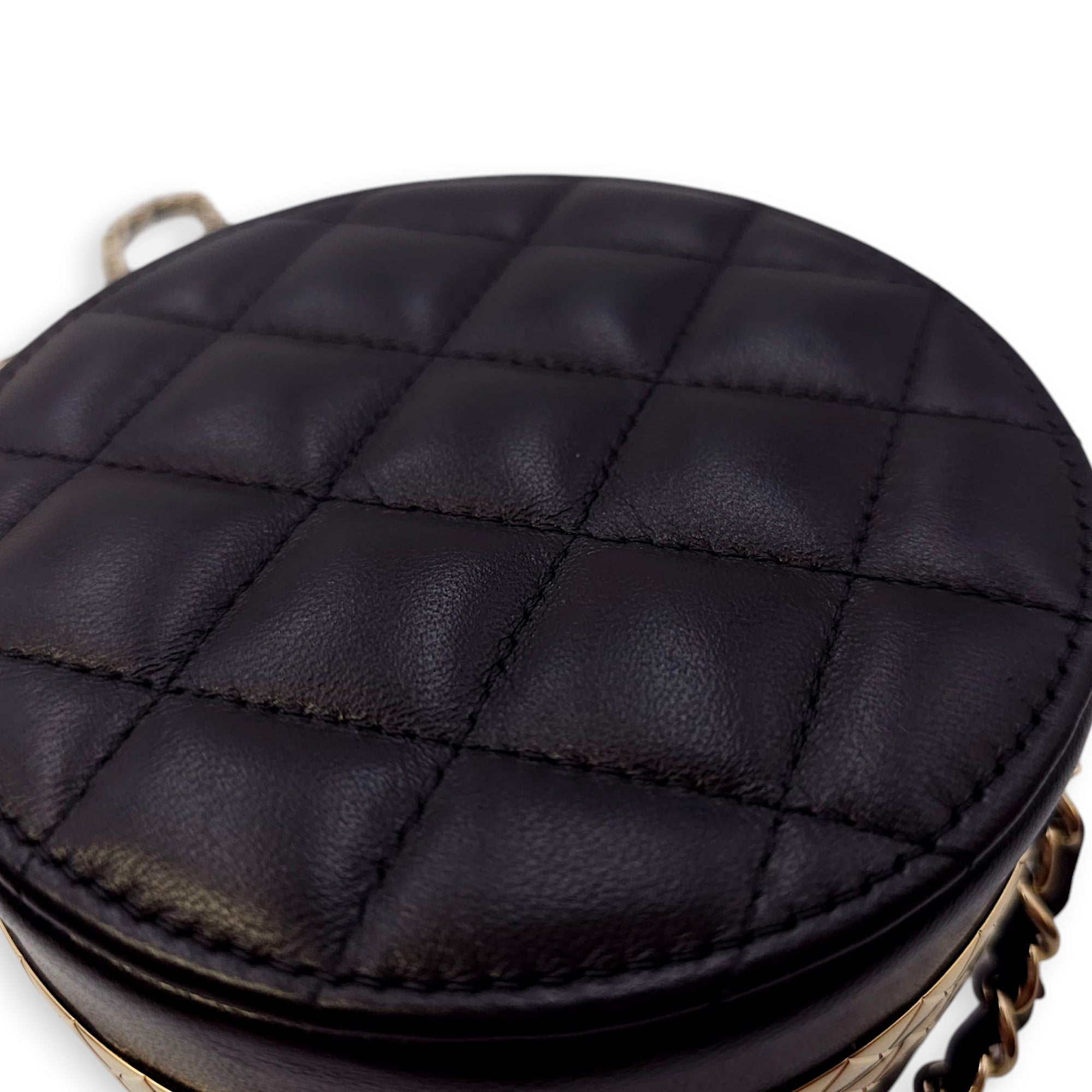 Quilted Filigree Chain Around Circle Black Crossbody Bag in Lambskin, Gold hardware