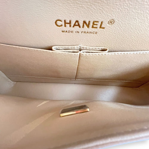 Classic (DF) Medium Beige Shoulder Bag in Caviar Leather, Gold hardware