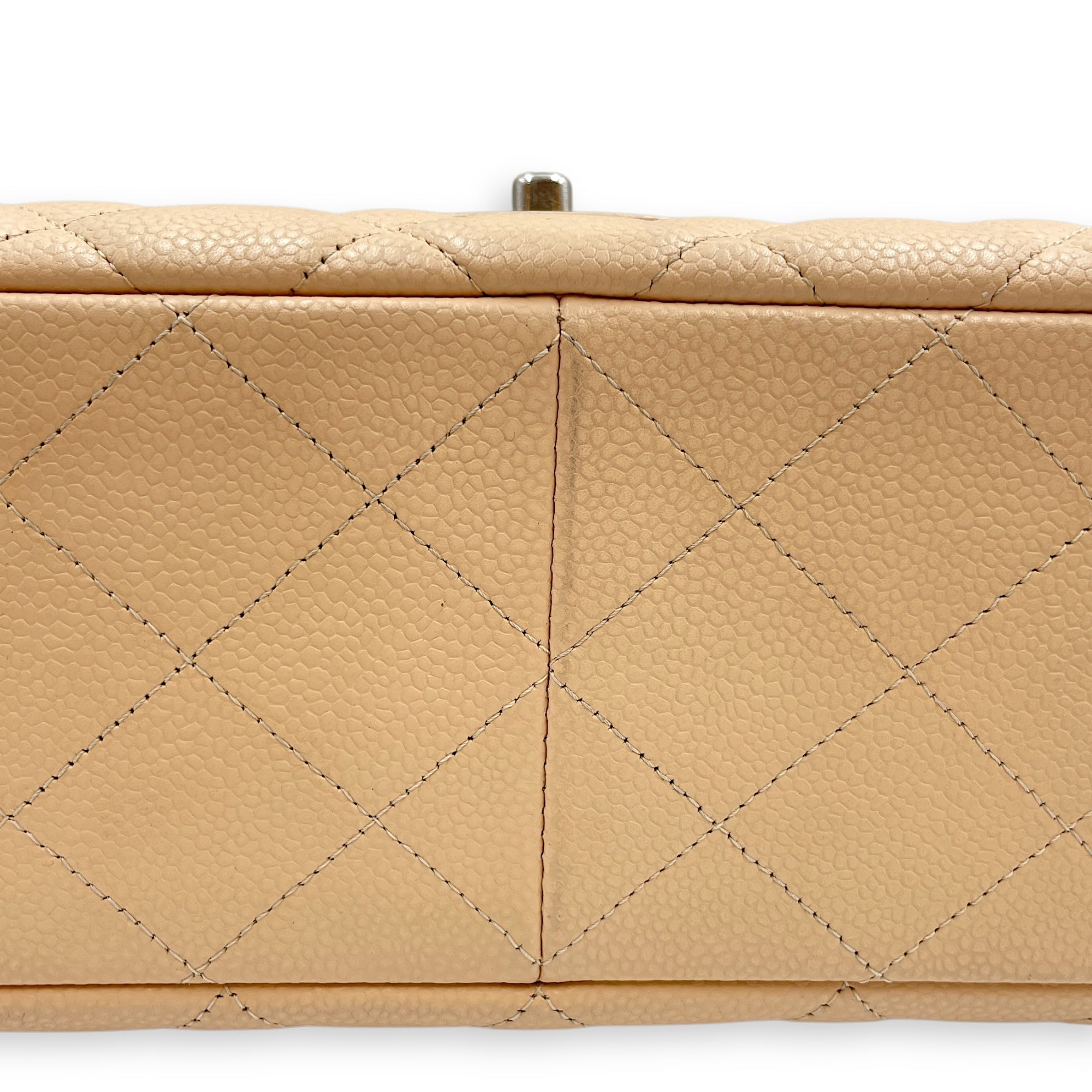 Jumbo classic Beige Shoulder Bag in Caviar Leather, Silver hardware