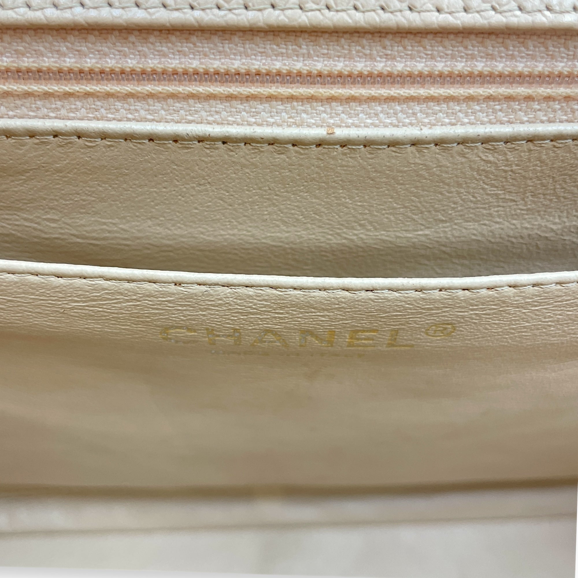 Jumbo classic Beige Shoulder Bag in Caviar Leather, Silver hardware
