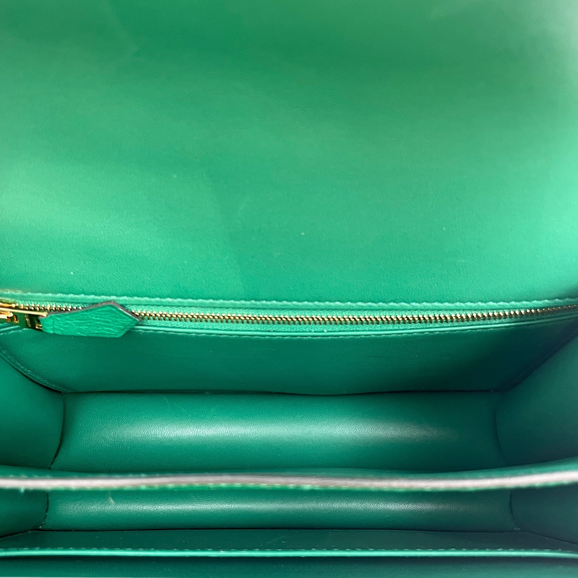 Constance 24 Vert Vertigo in Ostrich, Gold hardware