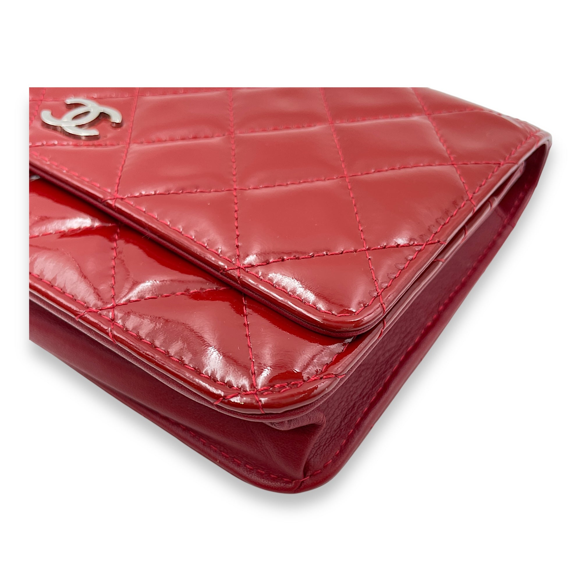 Wallet on Chain Red in Patent Leather, Silver hardware