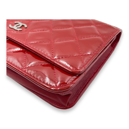 Wallet on Chain Red in Patent Leather, Silver hardware