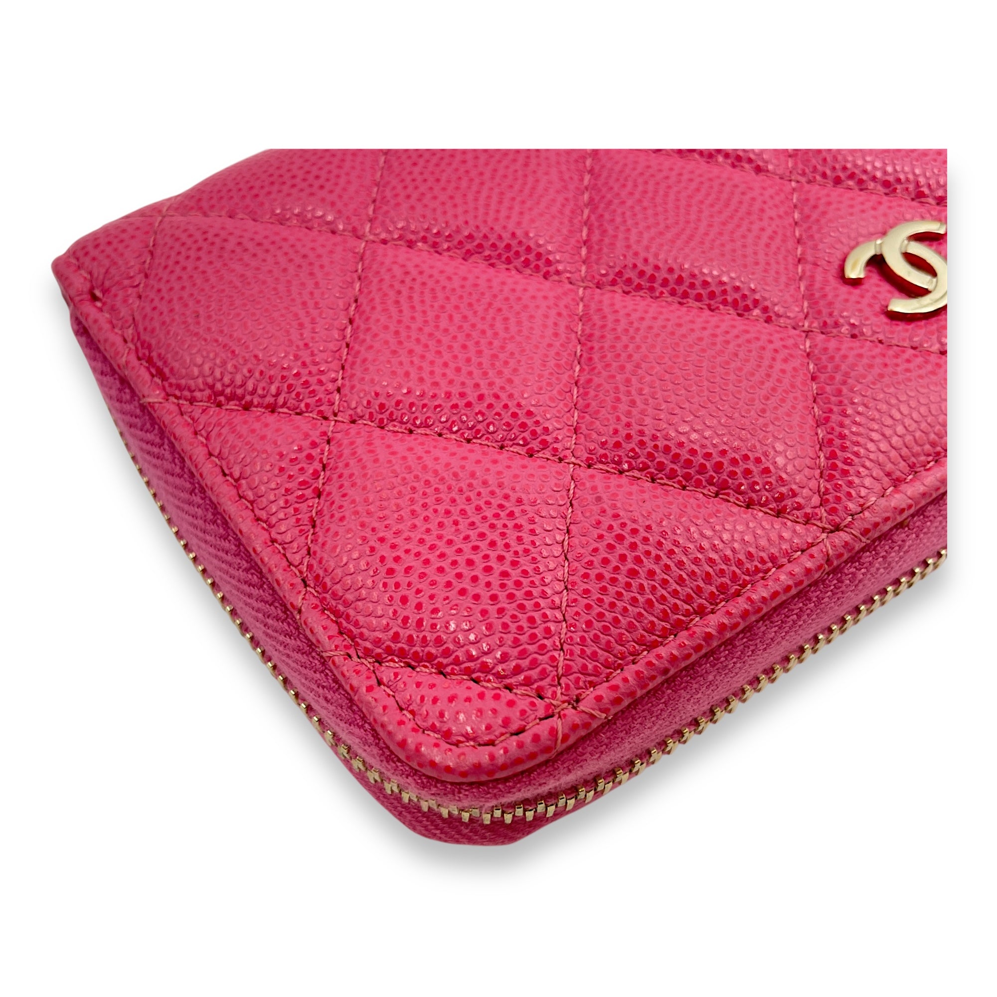Quilted Classic Pink Zipped Wallet in Caviar Leather, Gold hardware