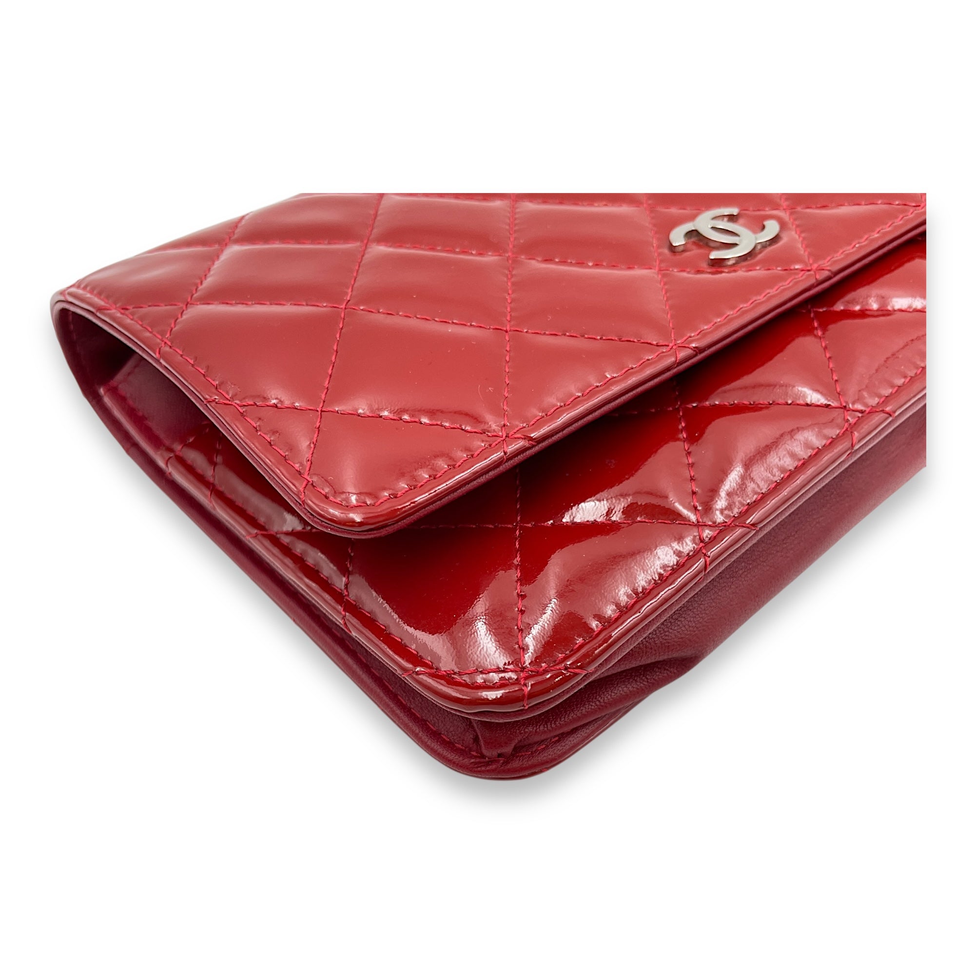 Wallet on Chain Red in Patent Leather, Silver hardware