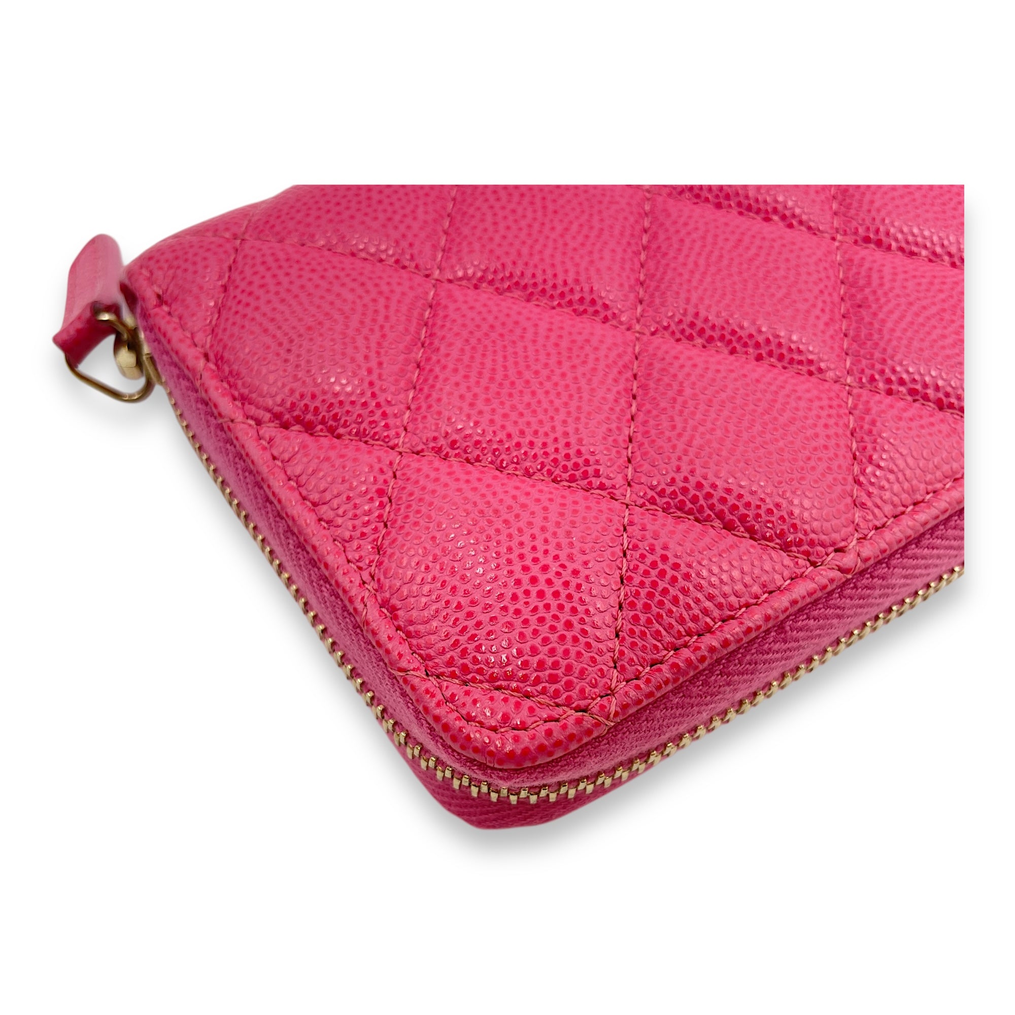 Quilted Classic Pink Zipped Wallet in Caviar Leather, Gold hardware