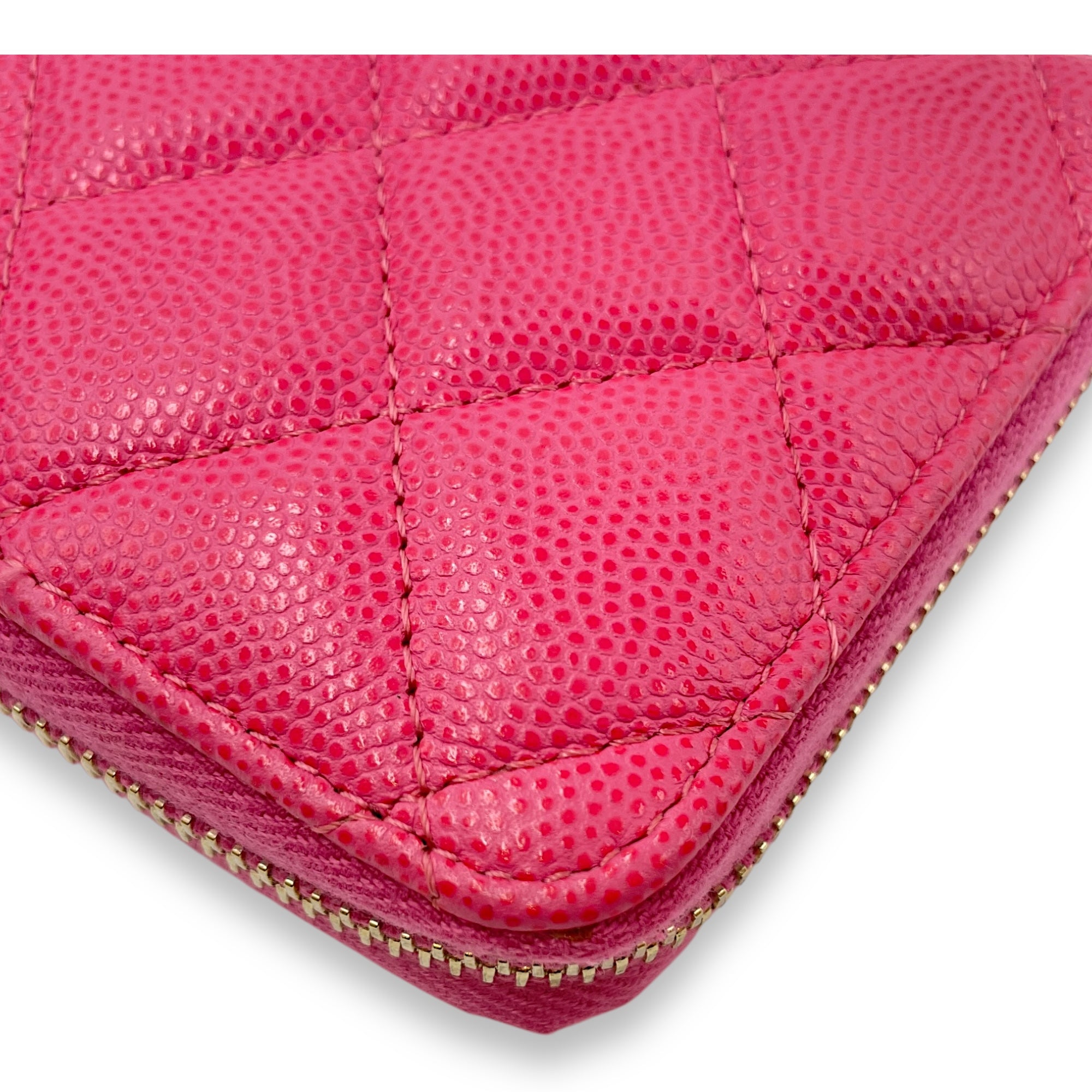 Quilted Classic Pink Zipped Wallet in Caviar Leather, Gold hardware