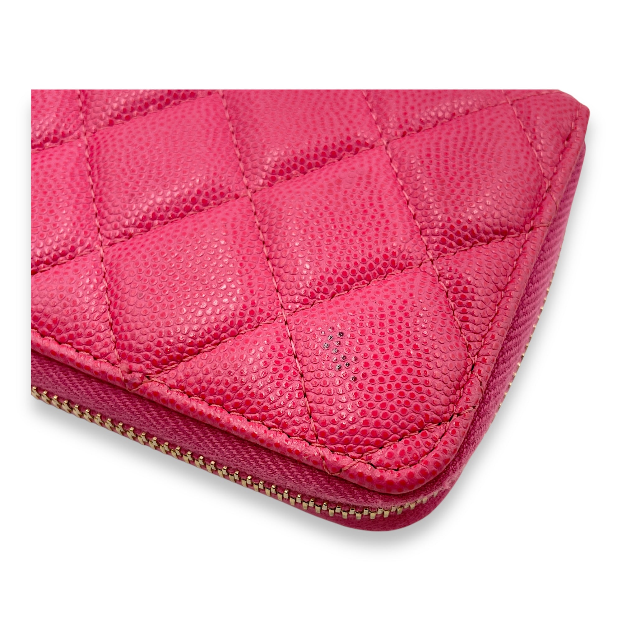 Quilted Classic Pink Zipped Wallet in Caviar Leather, Gold hardware