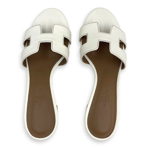 Oasis Sandal. Sz:35 White Sandals in Calfskin