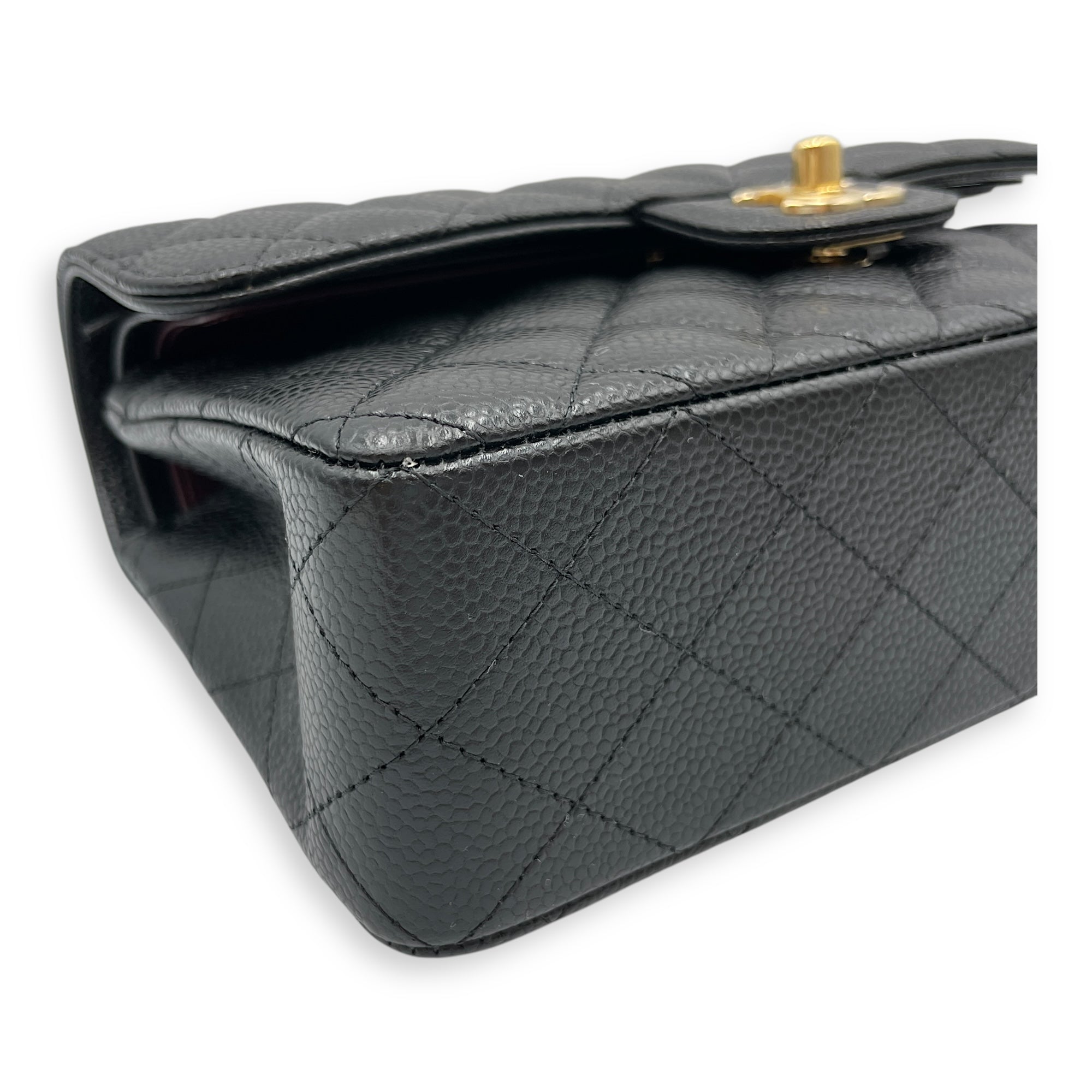 Classic double flap Black Shoulder Bag in Caviar Leather, Gold hardware