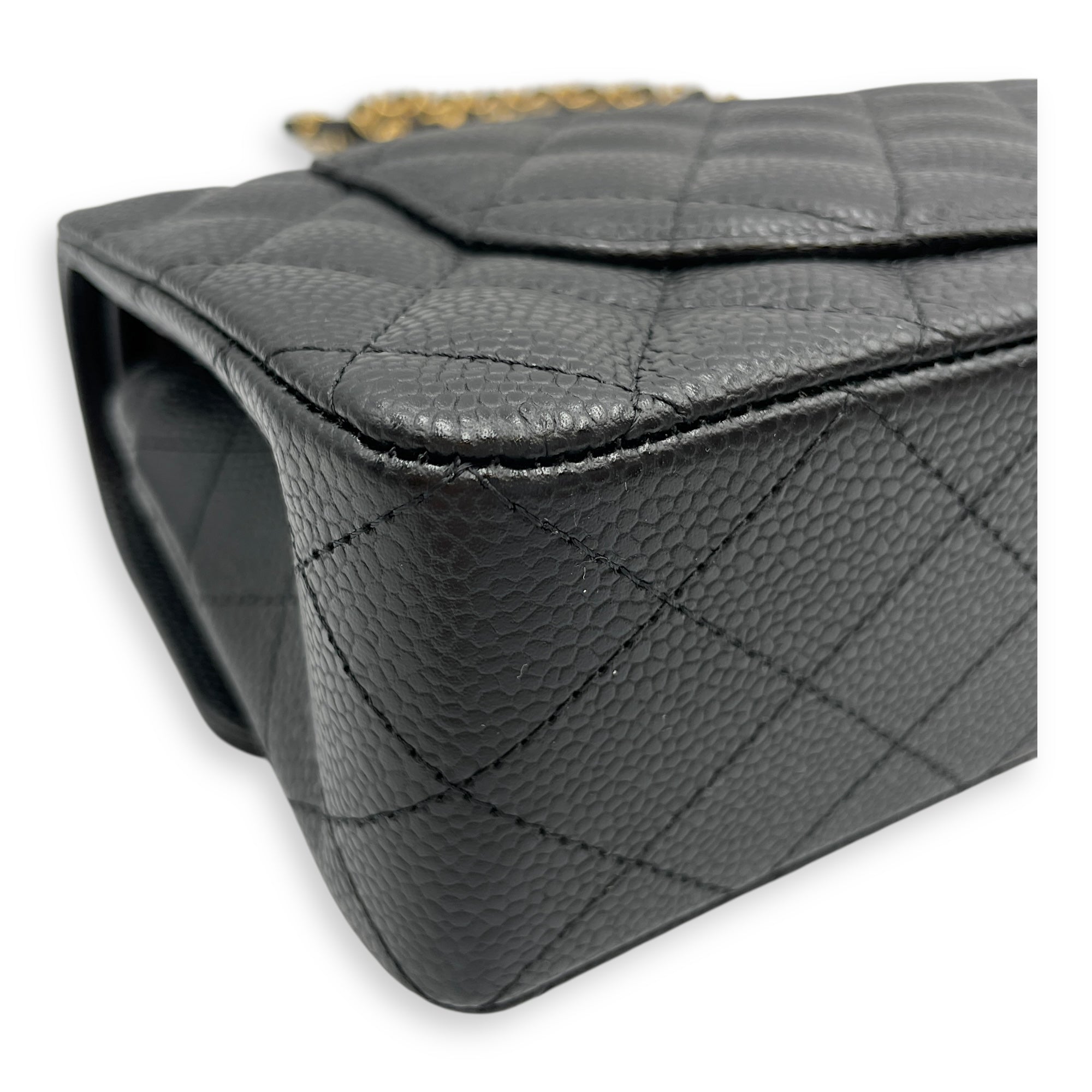 Classic double flap Black Shoulder Bag in Caviar Leather, Gold hardware