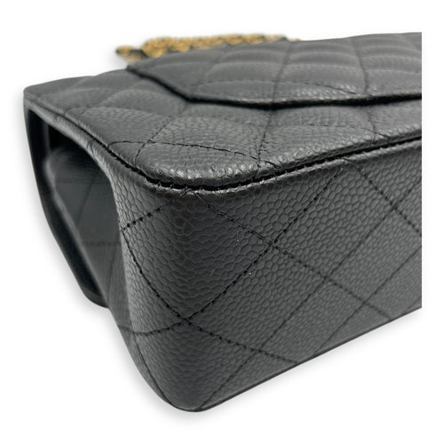 Classic double flap Black Shoulder Bag in Caviar Leather, Gold hardware