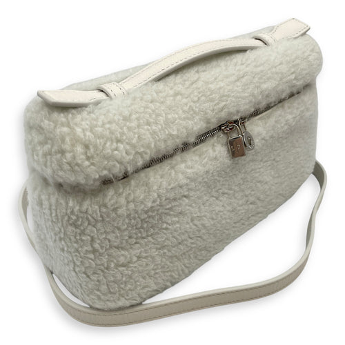 Extra Pocket 19 shearing fur Grey Crossbody Bag in Cashfur, Silver hardware