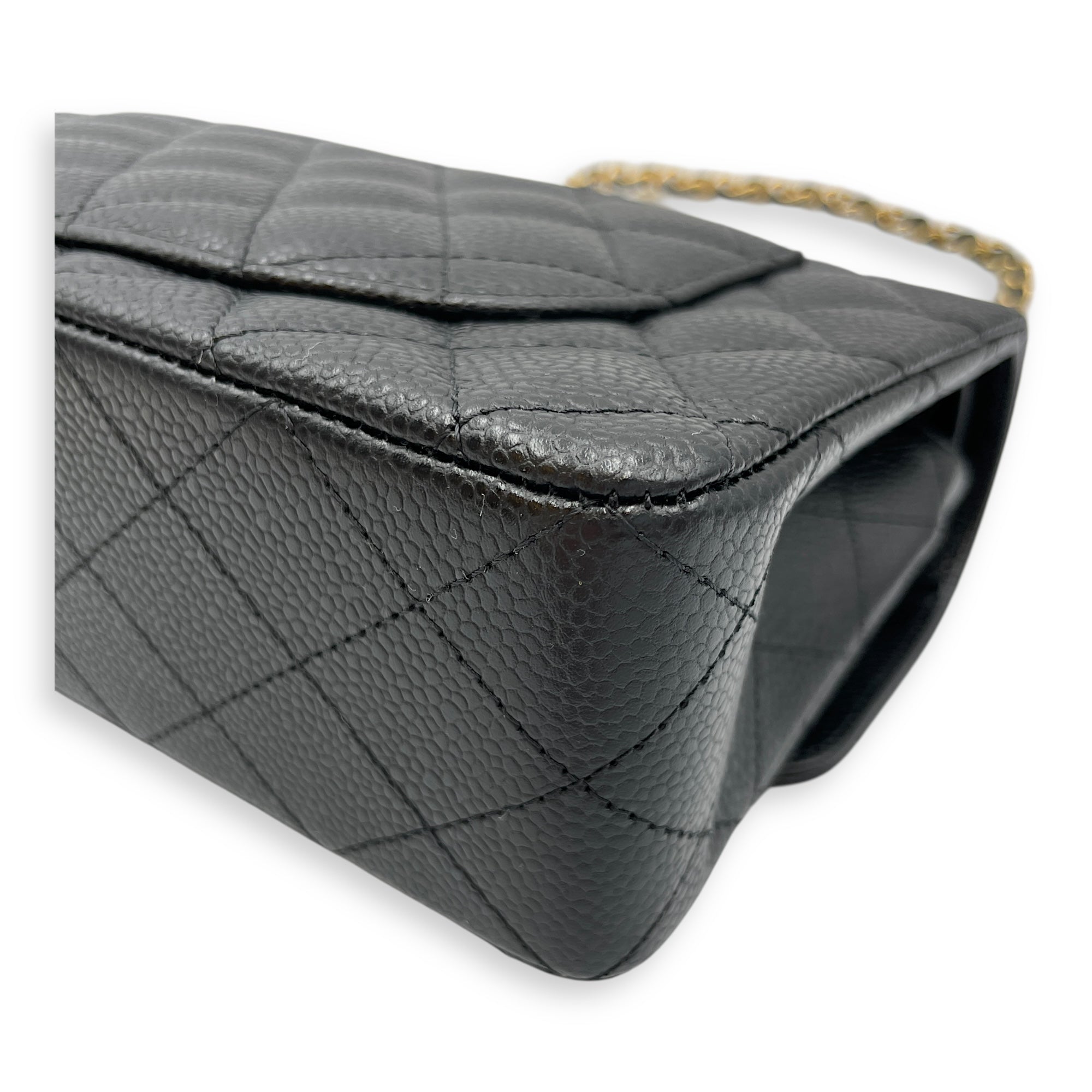 Classic double flap Black Shoulder Bag in Caviar Leather, Gold hardware